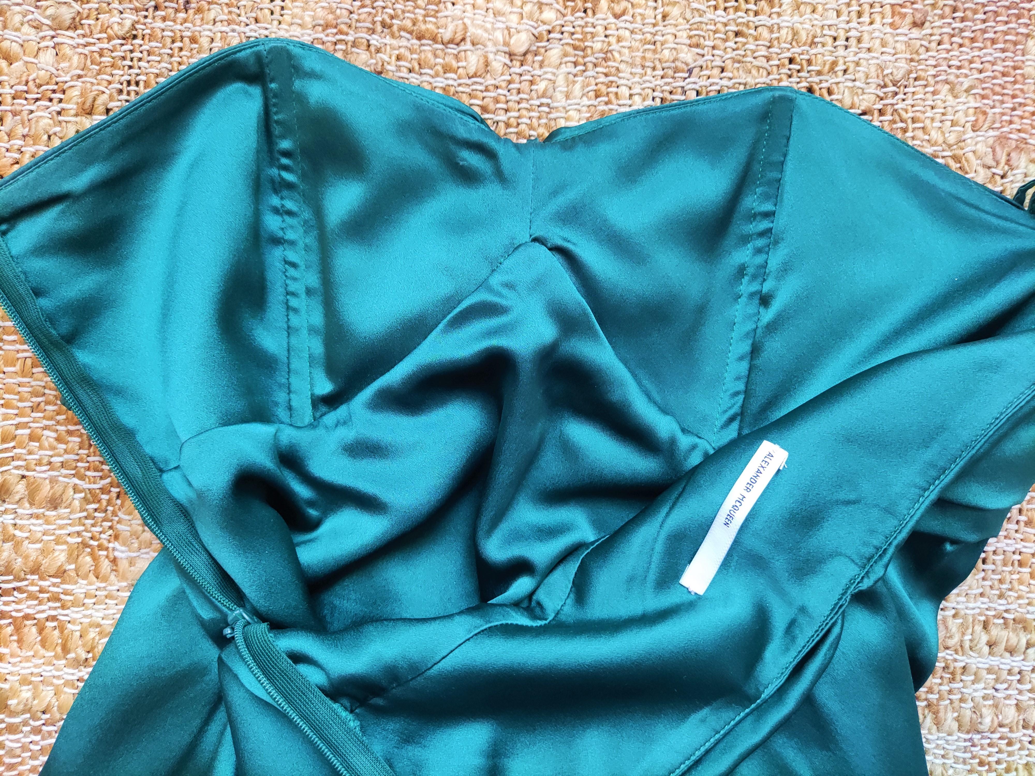 Alexander McQueen - Robe midi de soirée à corset en soie vert Poision en vente 7