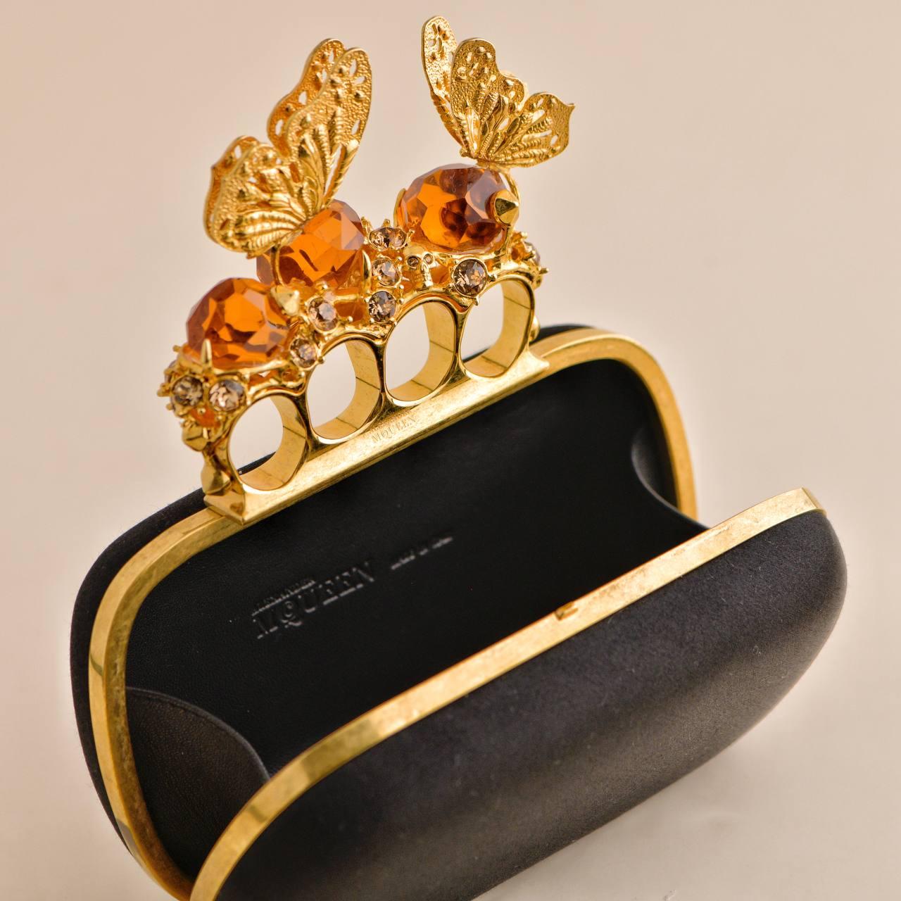 Bolso de mano Alexander McQueen con caja de nudillos de mariposa en venta 2