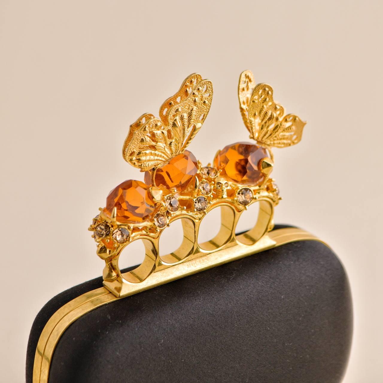 Bolso de mano Alexander McQueen con caja de nudillos de mariposa en venta 3