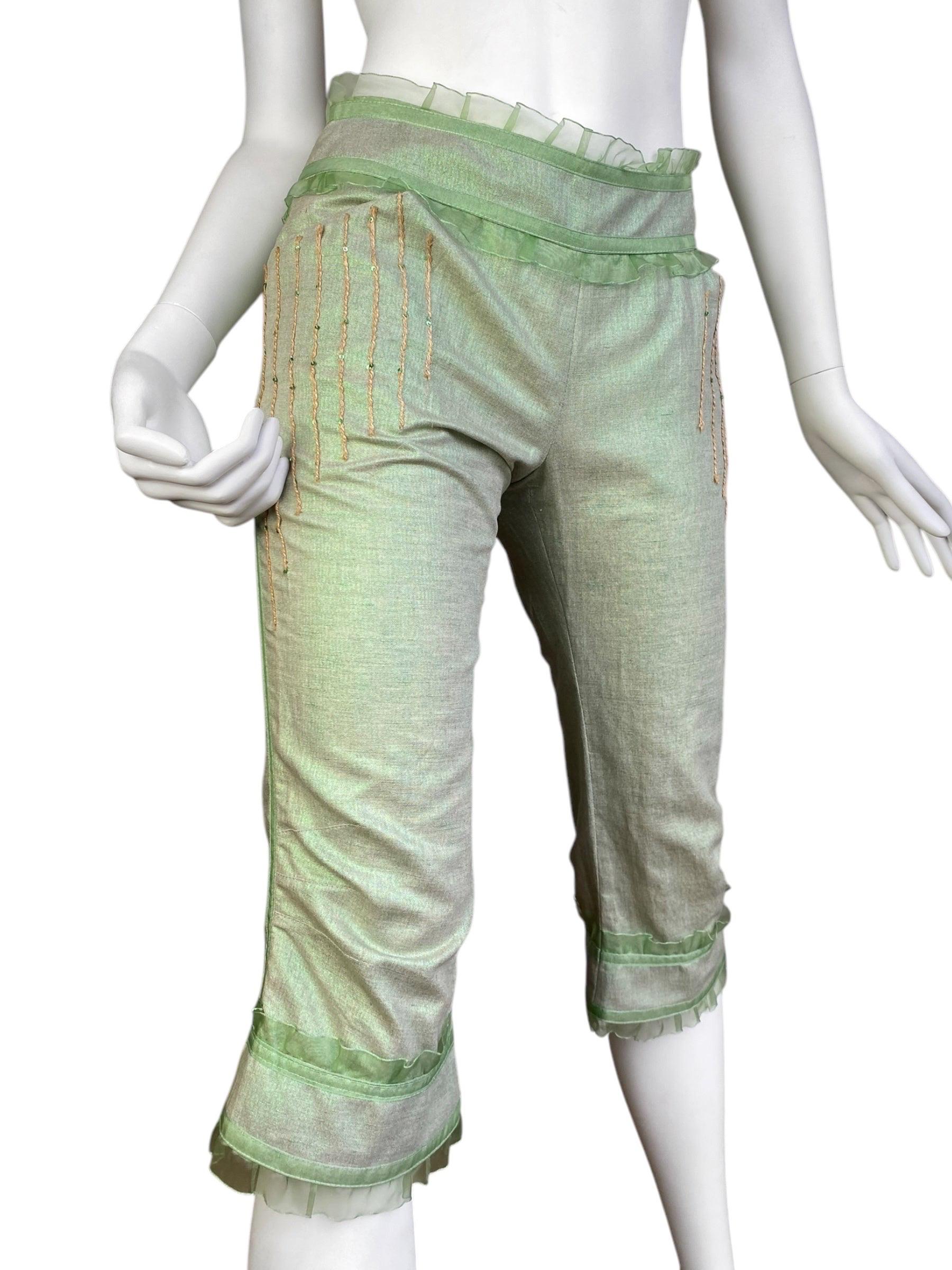 ALEXANDER MCQUEEN c.1995-1996 LIGHT GREEN SHEER RUFFLE TRIM CAPRI PANTS In Excellent Condition For Sale In PARIS, FR