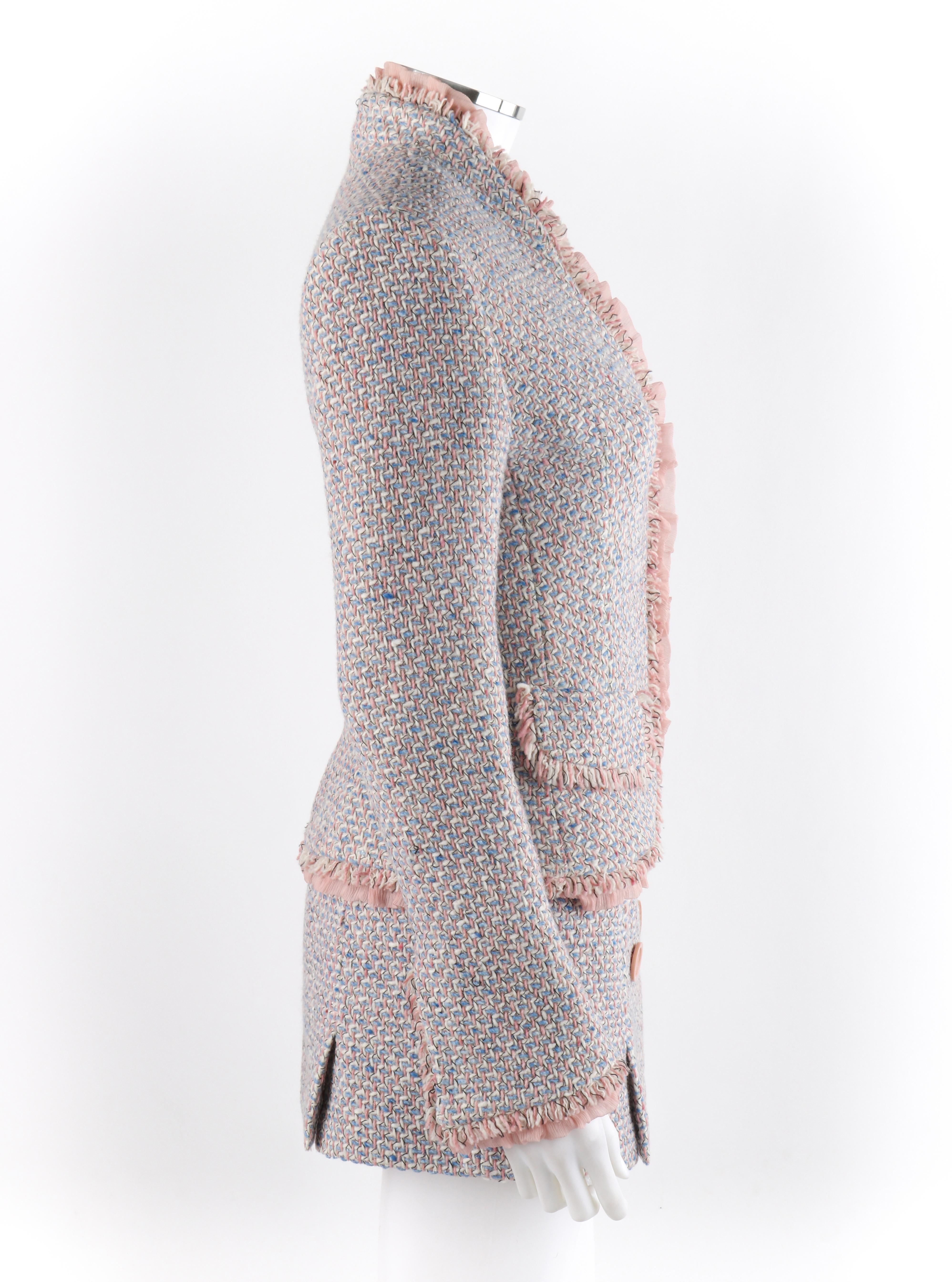 Gris ALEXANDER McQUEEN Ensemble blazer et mini-jupe en tweed bouclé rose et bleu, vers 1996, neuf avec étiquette en vente