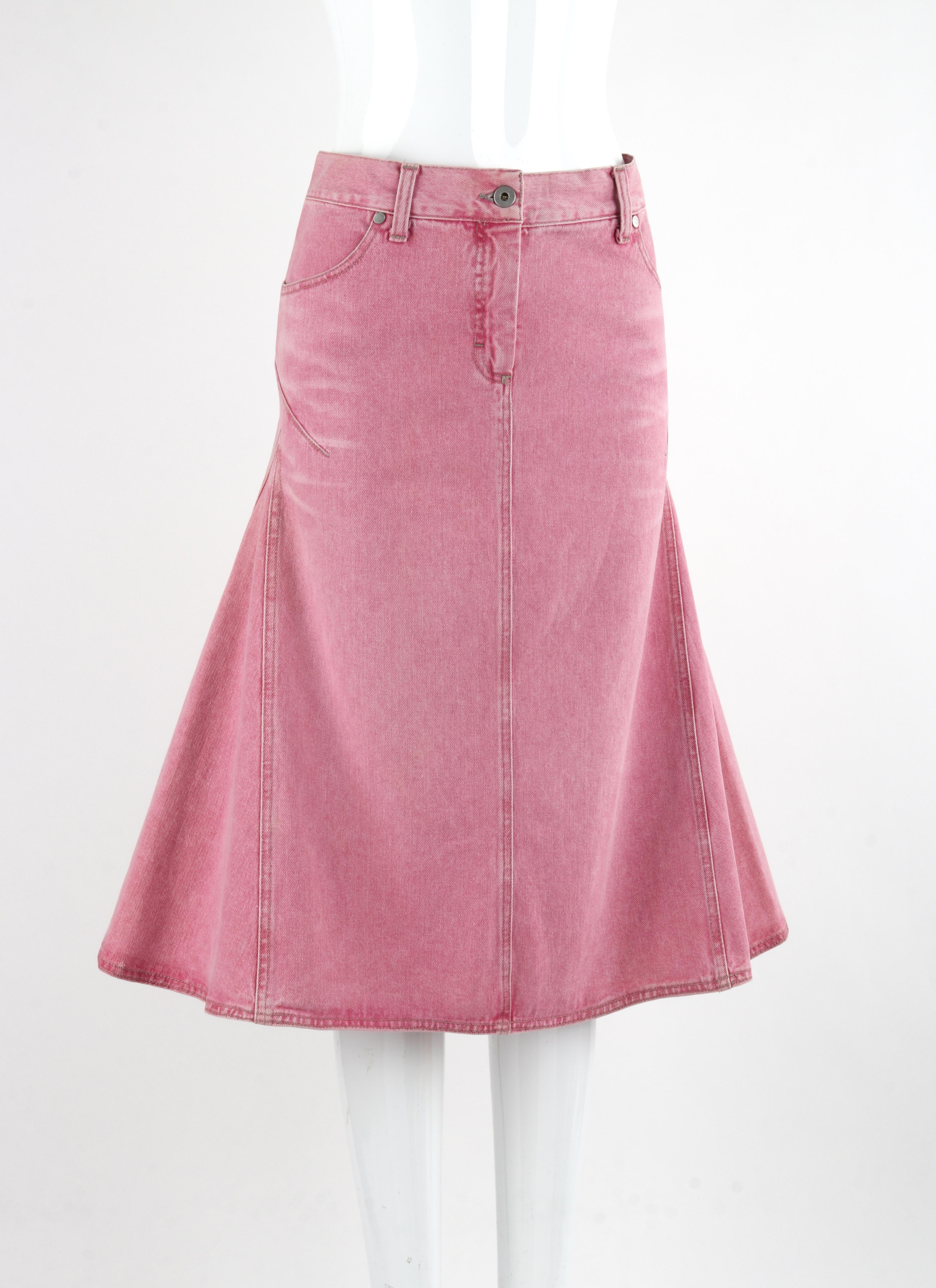 ALEXANDER McQUEEN c.1996 Pink Denim Structured Fit Midi Flared Pencil Skirt In Good Condition For Sale In Thiensville, WI