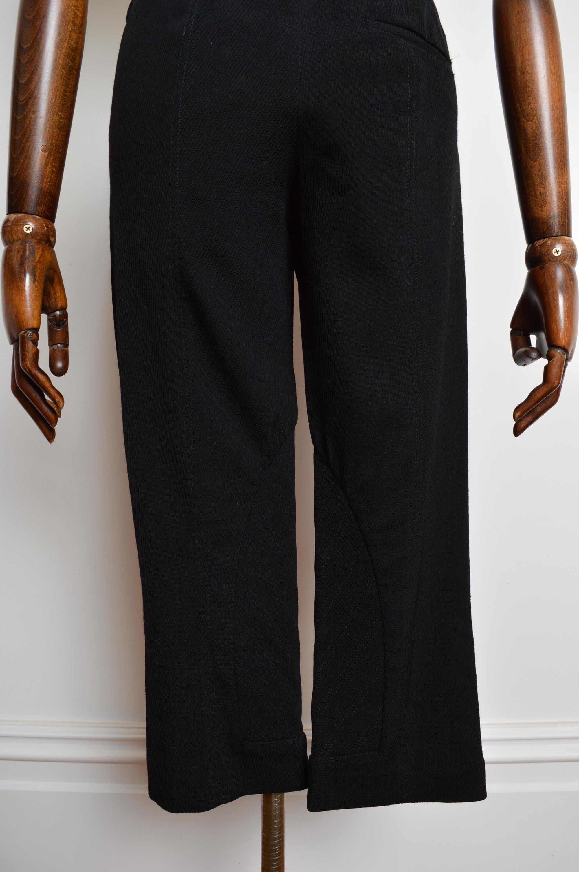 Alexander McQueen c.2000 Pantalones 3/4 Bajos Pantalón recortado negro a pedales en venta 7