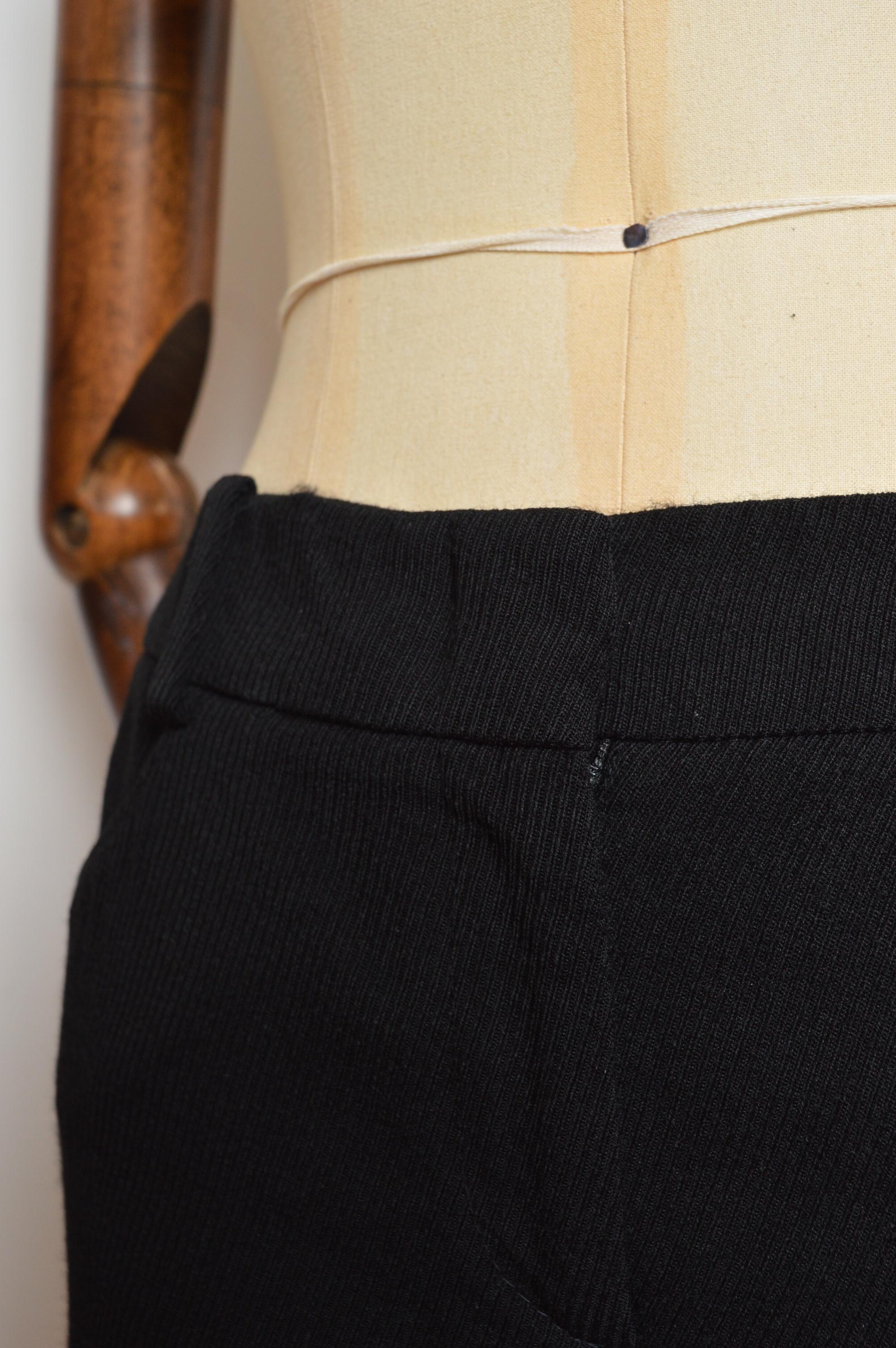 De las mujeres Alexander McQueen c.2000 Pantalones 3/4 Bajos Pantalón recortado negro a pedales en venta