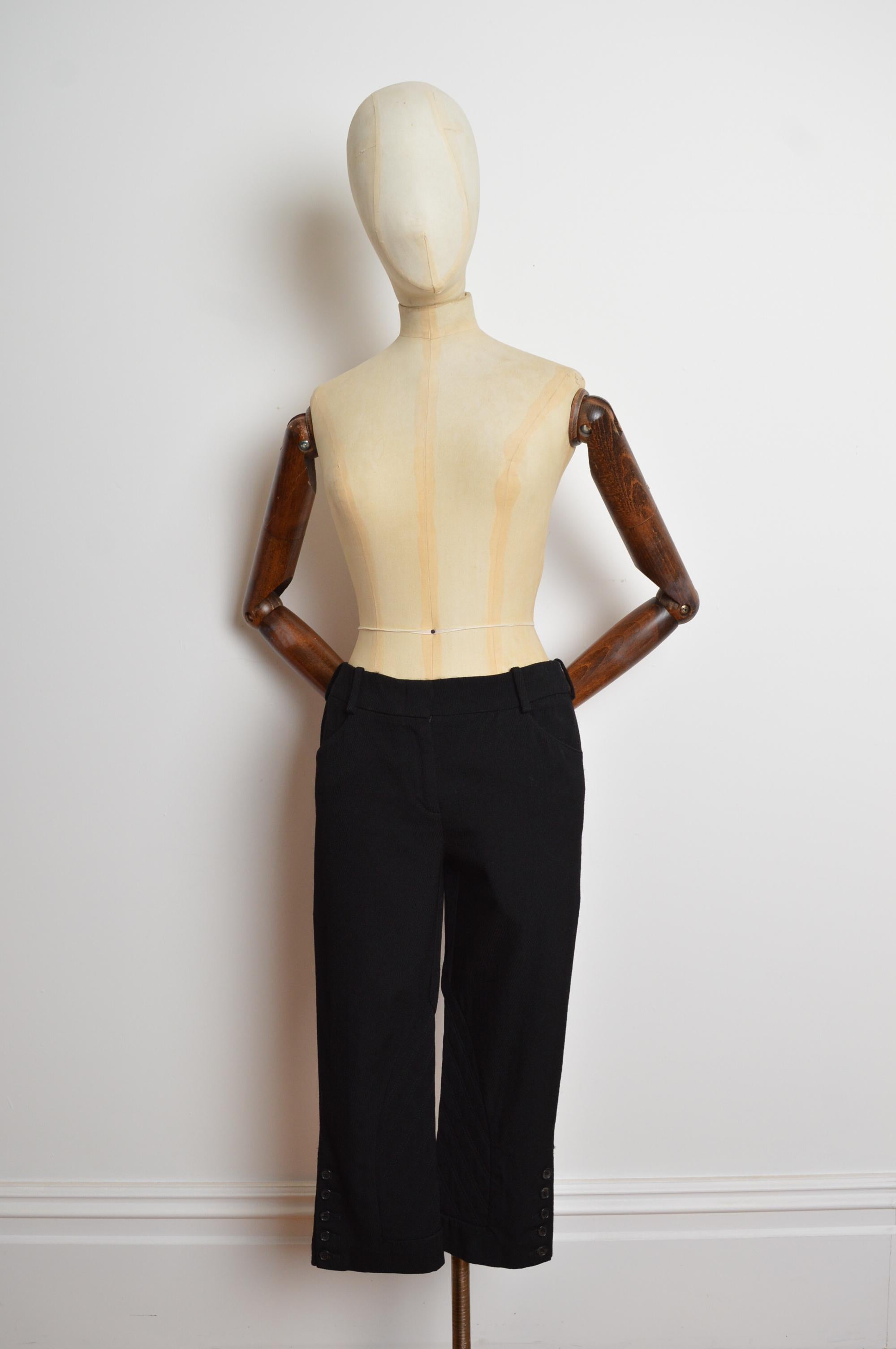 Alexander McQueen c.2000 Pantalones 3/4 Bajos Pantalón recortado negro a pedales en venta 2