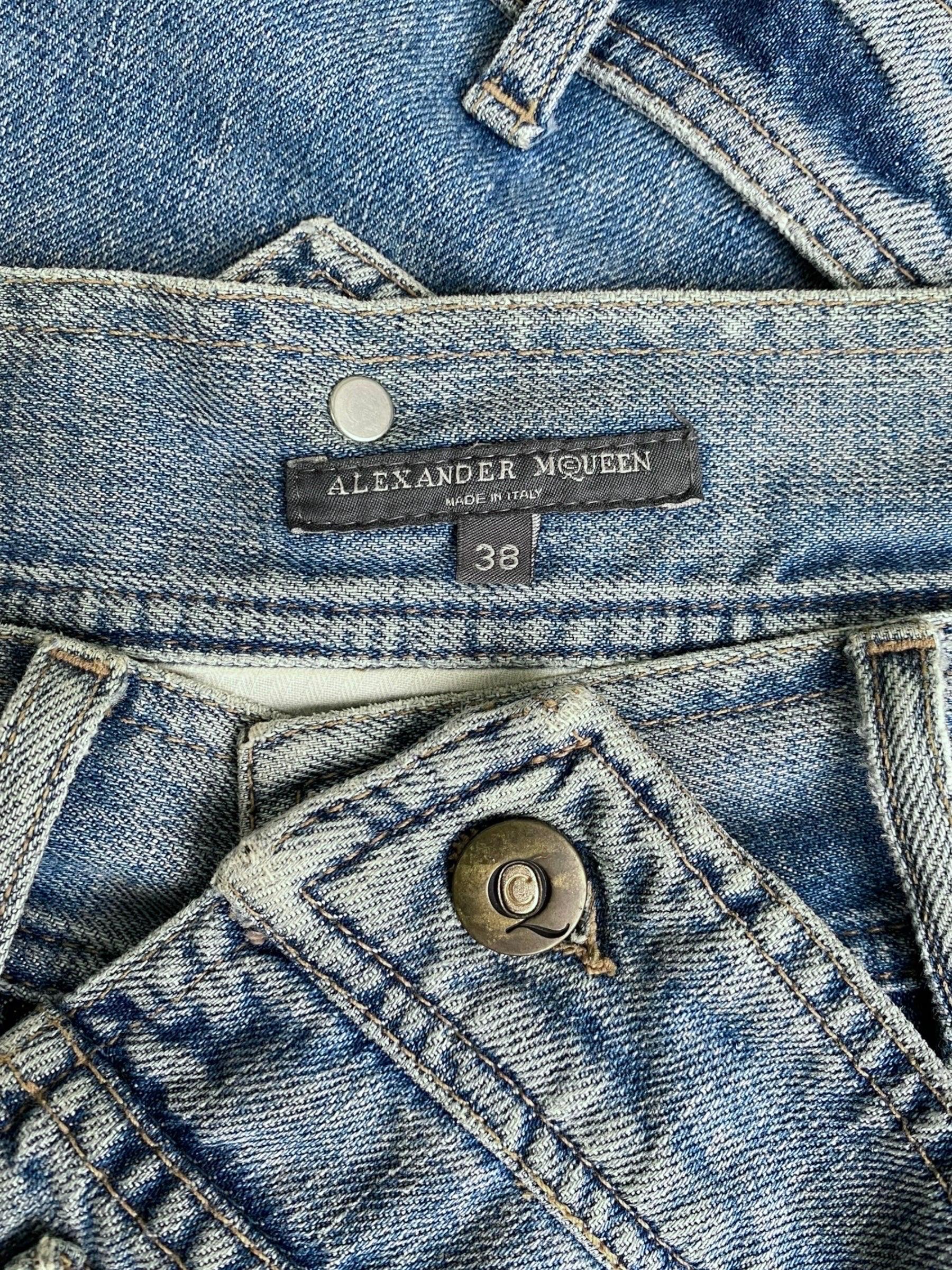 ALEXANDER MCQUEEN c.2003 BLAUER DENIM DECONSTRUCTED ASYMMETRICAL MIDI SKIRT im Angebot 9