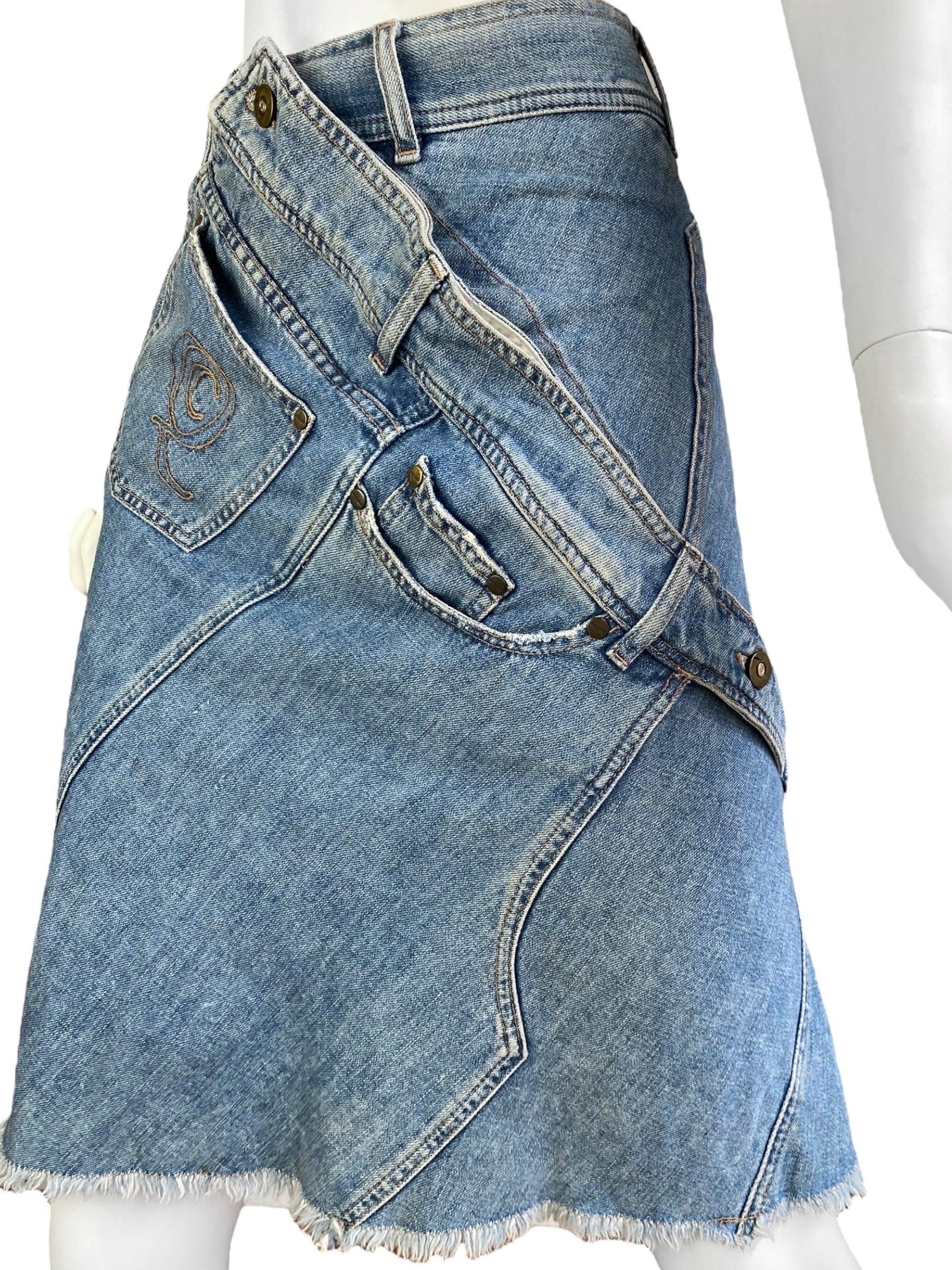 ALEXANDER MCQUEEN c.2003 BLAUER DENIM DECONSTRUCTED ASYMMETRICAL MIDI SKIRT Damen im Angebot