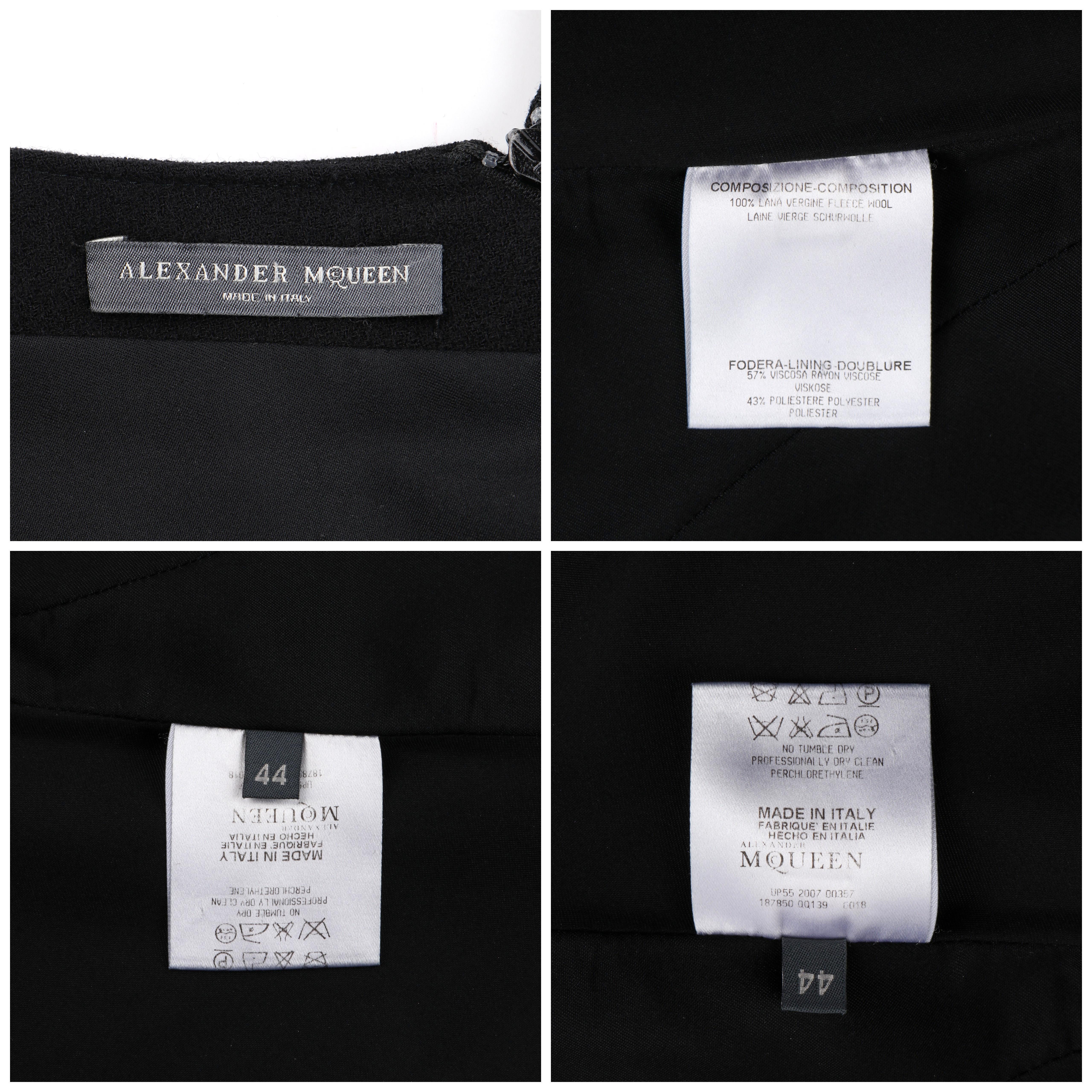 ALEXANDER McQUEEN - Robe de cocktail en laine noire à col en V à empiècements géométriques, circa 2007 en vente 2