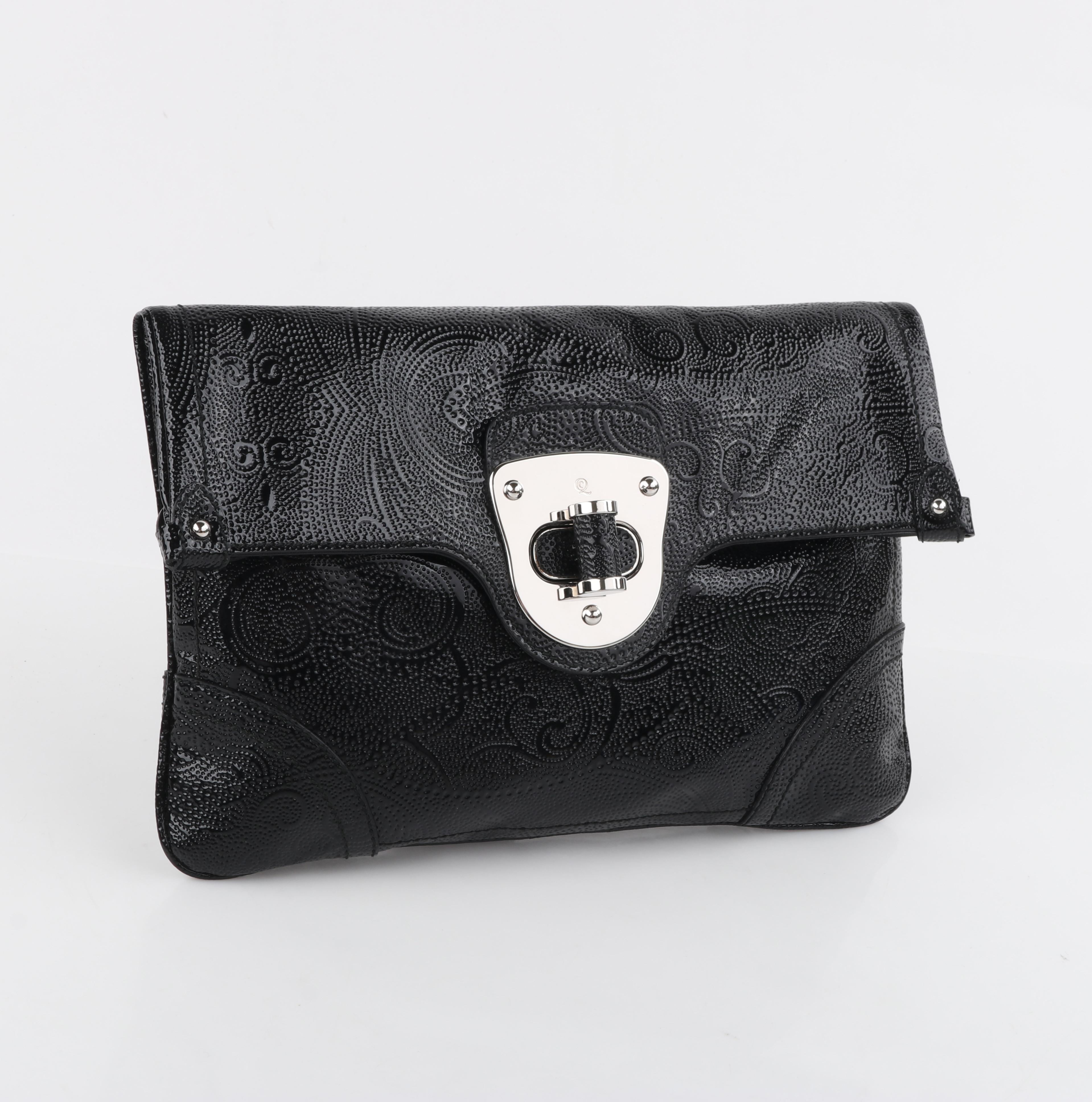 ALEXANDER McQUEEN c.2008 Black Leather Paisley Embossed Large Clutch Purse Bag In Good Condition For Sale In Thiensville, WI