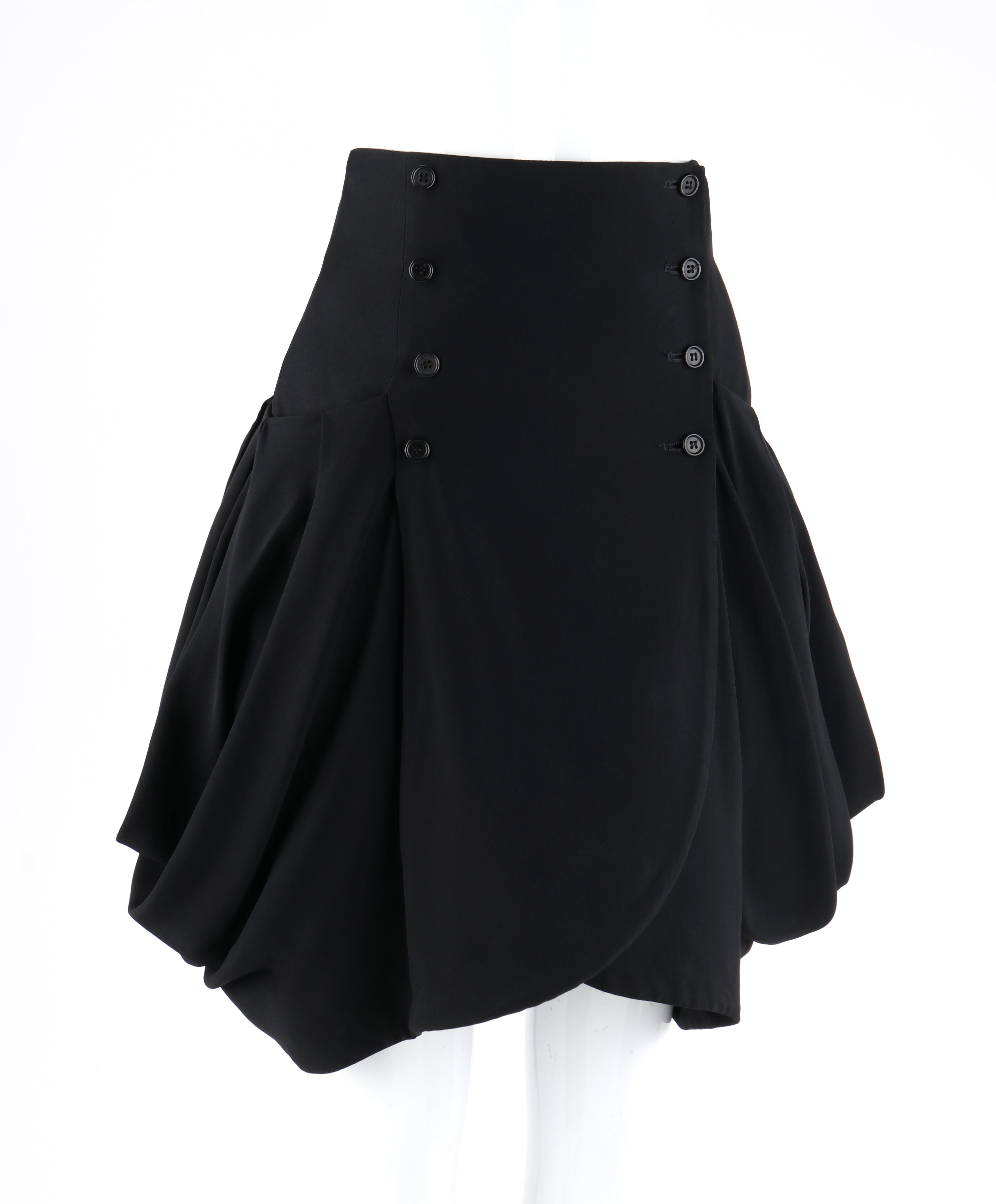 ALEXANDER McQUEEN c.2009 Black Double Button Front Box Pleat Pocket Flare Skirt 

Brand / Manufacturer: Alexander McQueen
Designer: Alexander McQueen
Collection: c.2009
Style: Flare Skirt
Color(s): Black
Lined: Yes
Marked Fabric Content: 50%