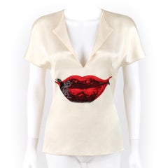 ALEXANDER McQUEEN c.2009 Ivory Red Black Silkscreen Sequin Lips V-Neck Blouse