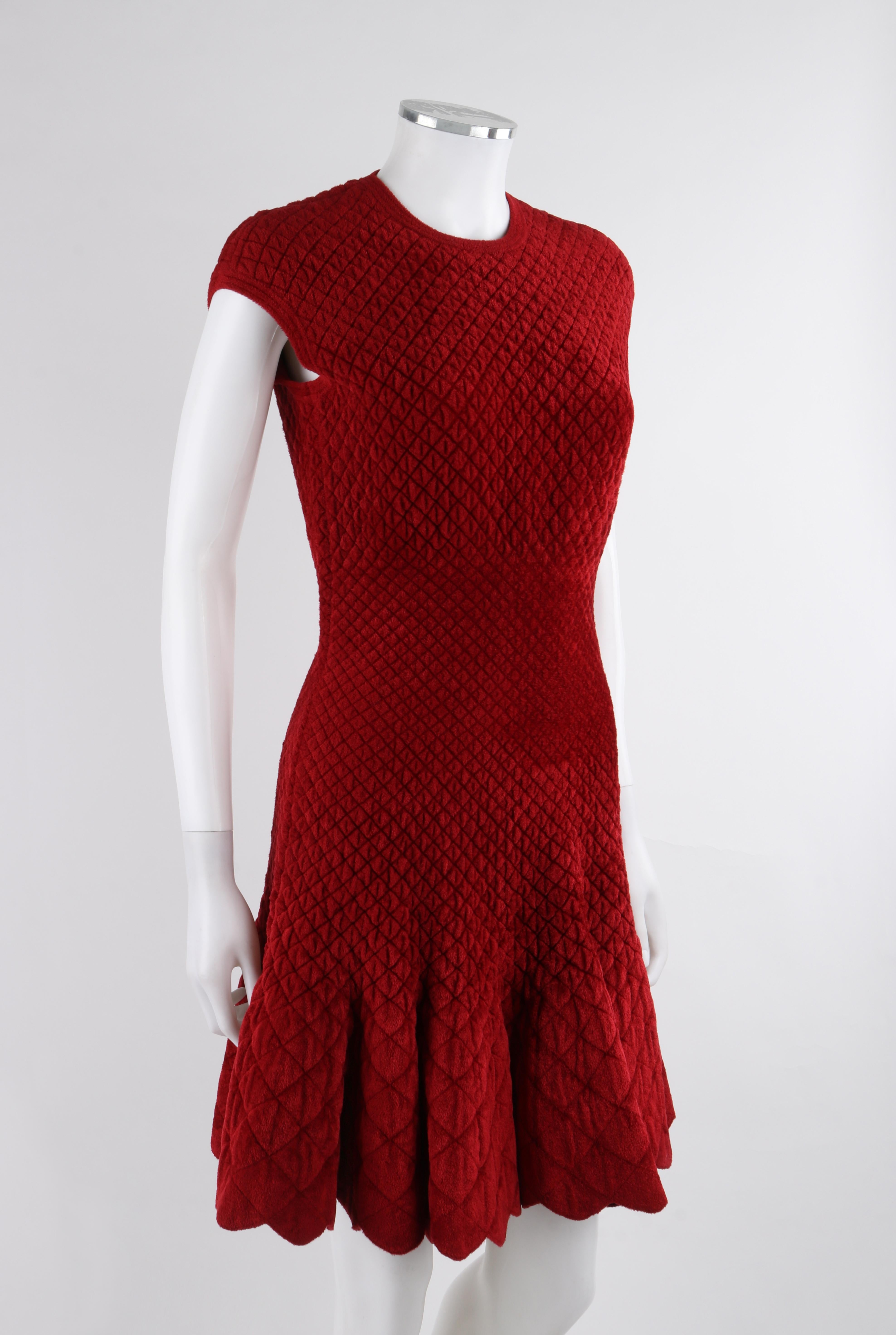ALEXANDER McQUEEN c.2010's Red Wool Quilted Plush Sleeveless Fit & Flair Dress In Good Condition For Sale In Thiensville, WI