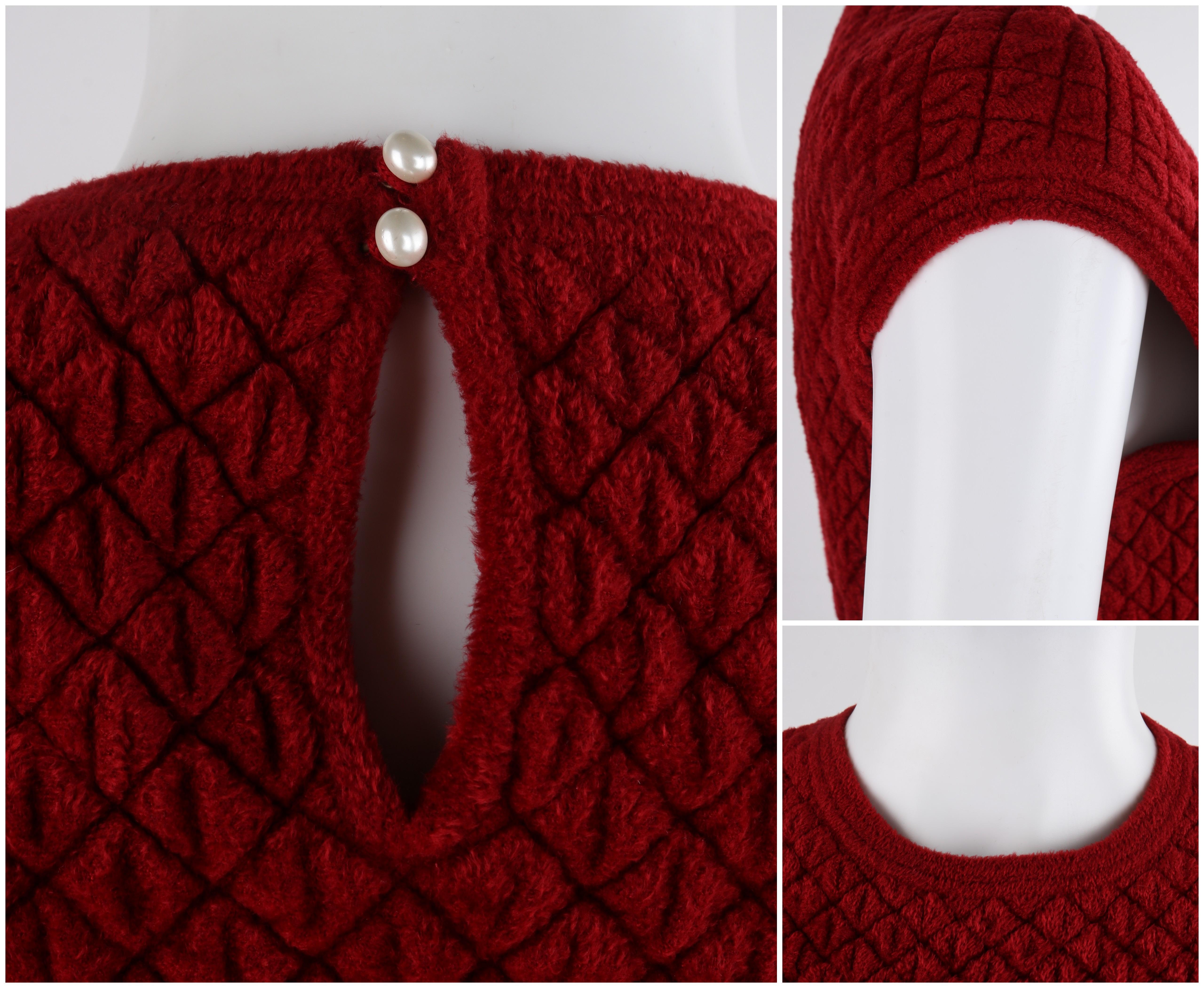 ALEXANDER McQUEEN c.2010's Rotes ärmelloses Fit & Flair Kleid aus gesteppter Wolle aus Plüsch im Angebot 3