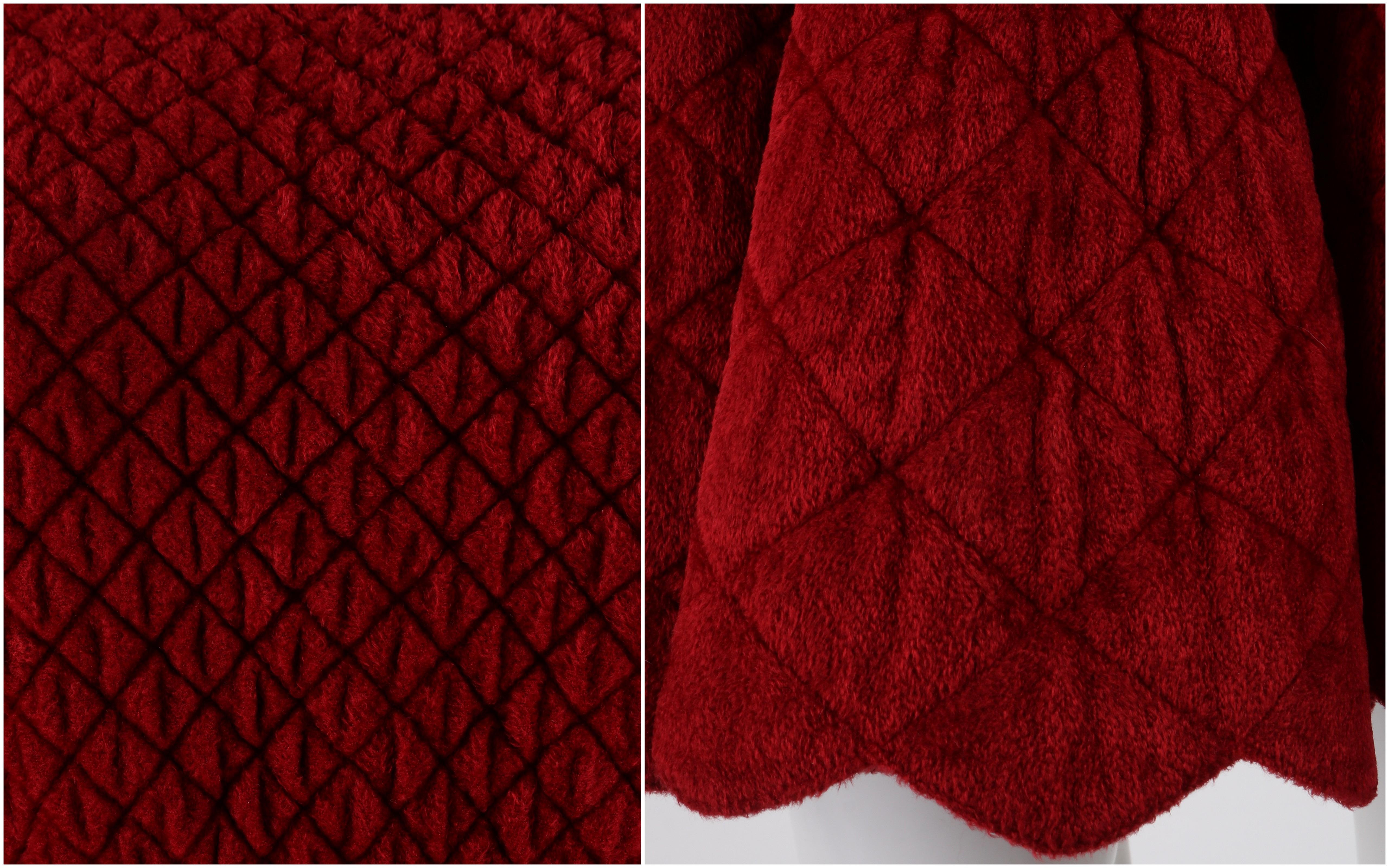 ALEXANDER McQUEEN c.2010's Rotes ärmelloses Fit & Flair Kleid aus gesteppter Wolle aus Plüsch im Angebot 4