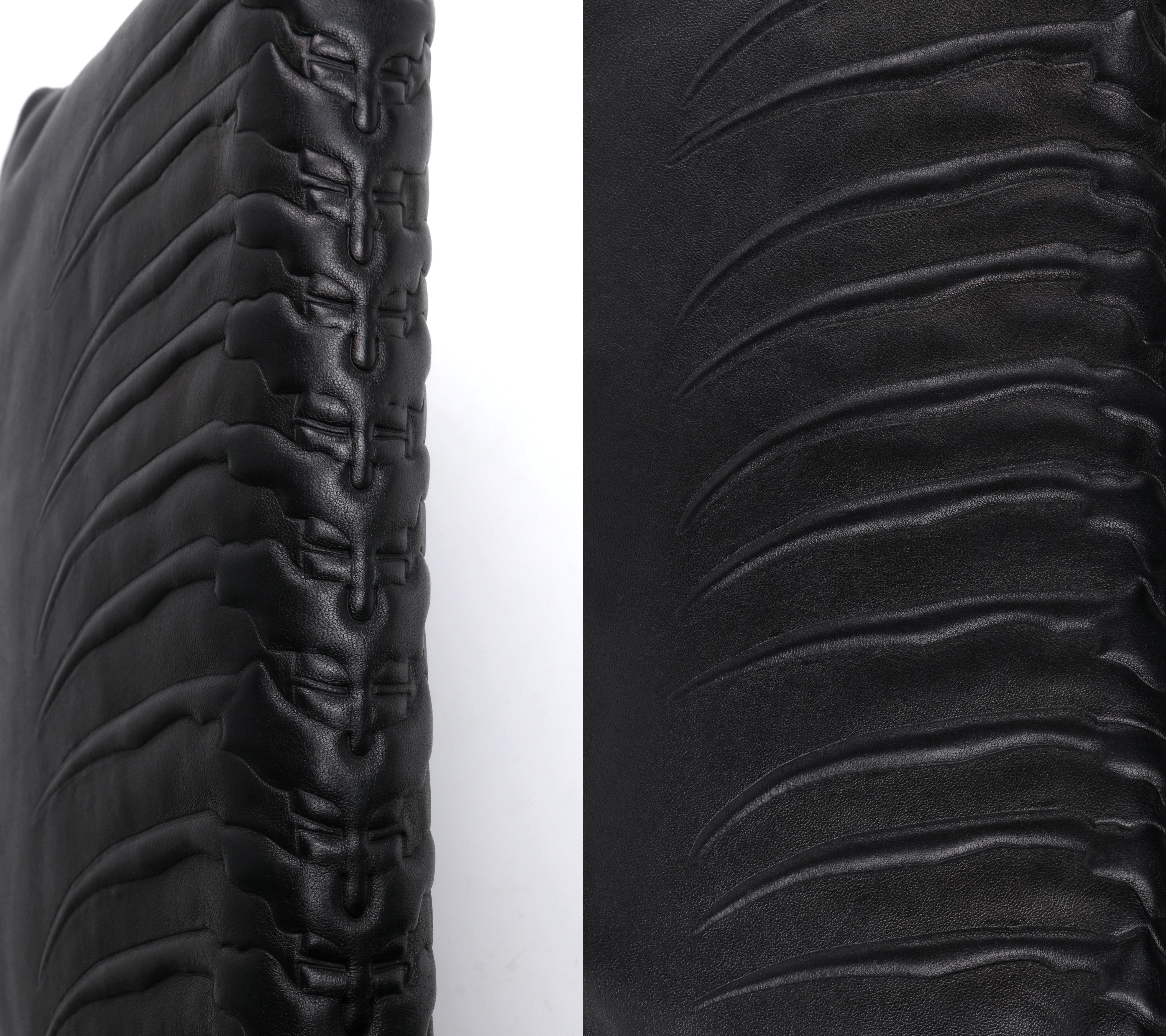 ALEXANDER McQUEEN c.2012 Black Leather Spine Bones Embossed Oversized Clutch Bag For Sale 6