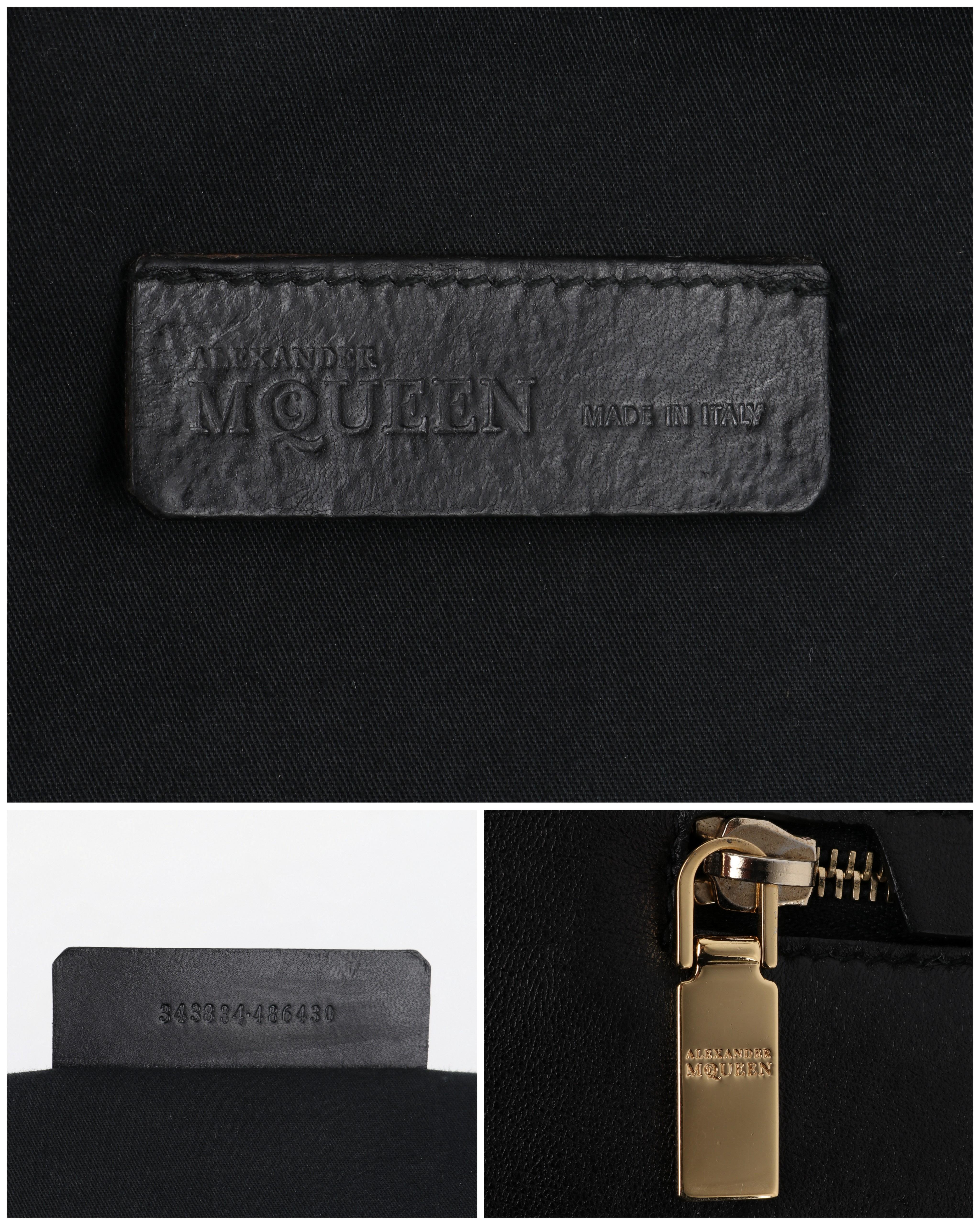 ALEXANDER McQUEEN c.2012 Schwarze Clutch-Tasche aus Leder mit Knochenprägung und Übergröße im Angebot 8