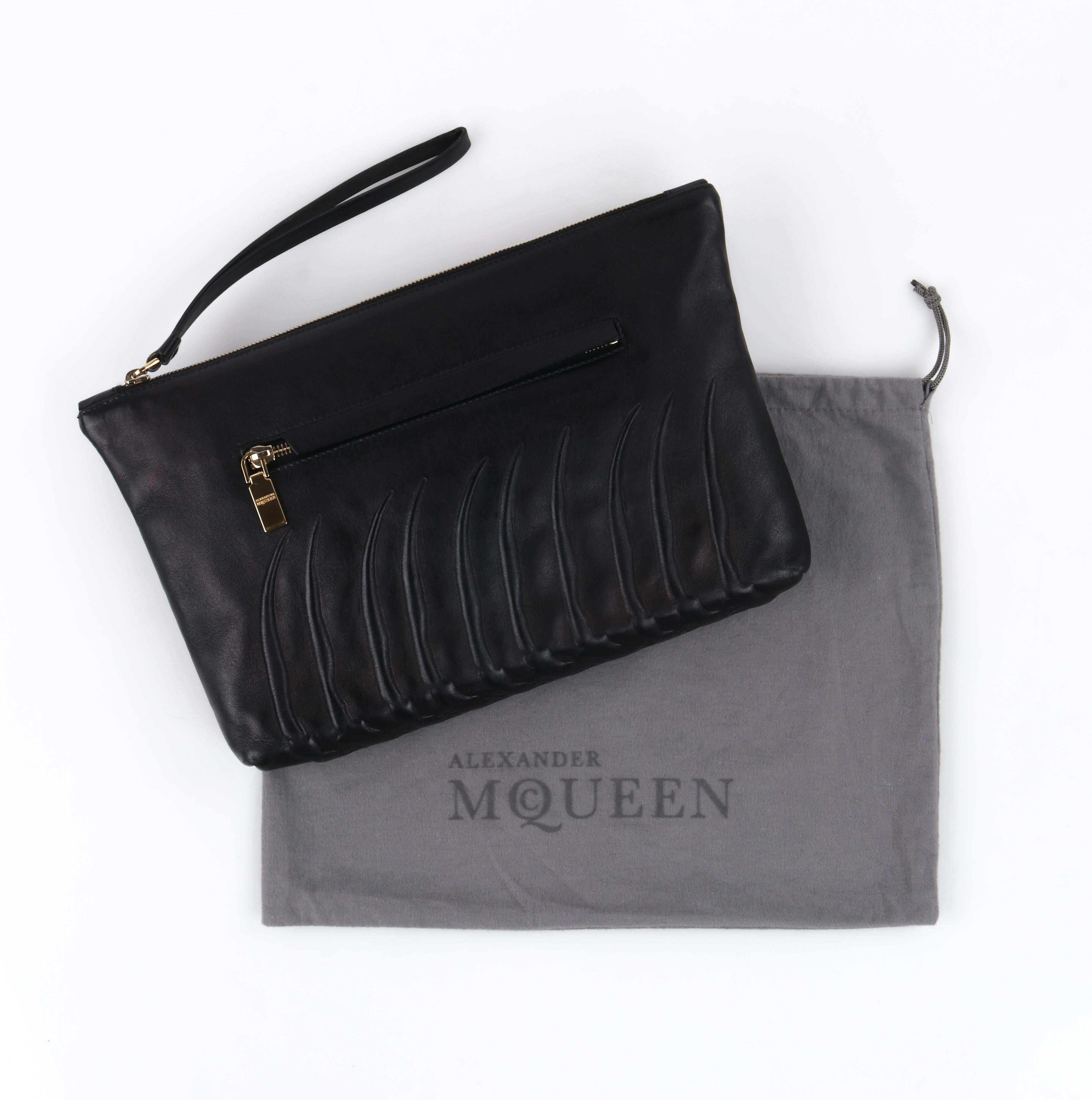 ALEXANDER McQUEEN c.2012 Black Leather Spine Bones Embossed Oversized Clutch Bag In Good Condition For Sale In Thiensville, WI