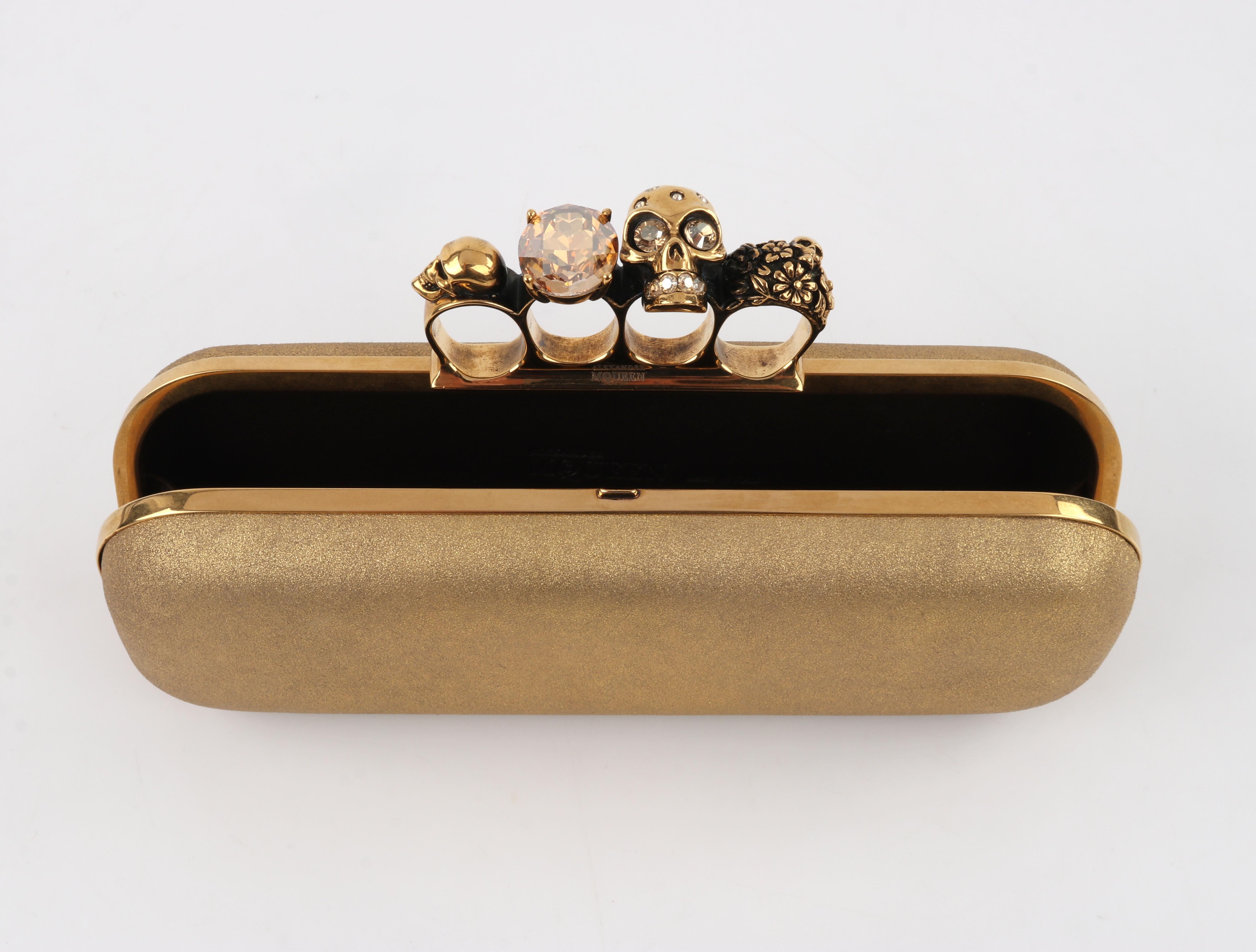 ALEXANDER McQUEEN ca. 2013 Duster-Clutch aus goldenem Glitterleder mit Metallknuckle Damen im Angebot
