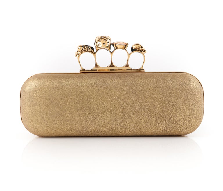 ALEXANDER McQUEEN ca. 2013 Duster Clutch aus goldenem Glitterleder mit Metallknuckle im Angebot bei 1stDibs