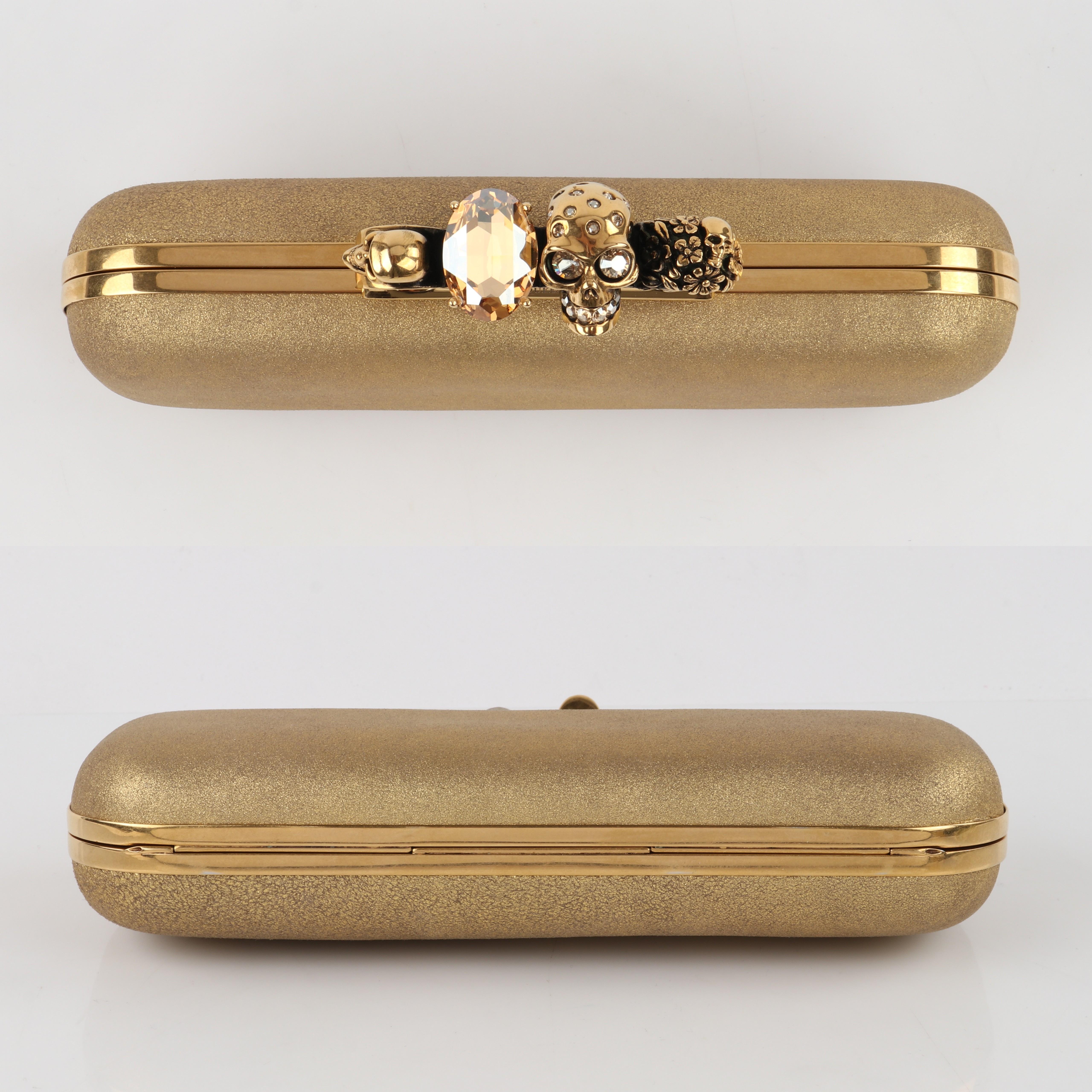 ALEXANDER McQUEEN c.2013 Gold Glitter Leather Metal Knuckle Ring Duster Clutch In Good Condition For Sale In Thiensville, WI