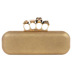 ALEXANDER McQUEEN ca. 2013 Duster-Clutch aus goldenem Glitterleder mit Metallknuckle