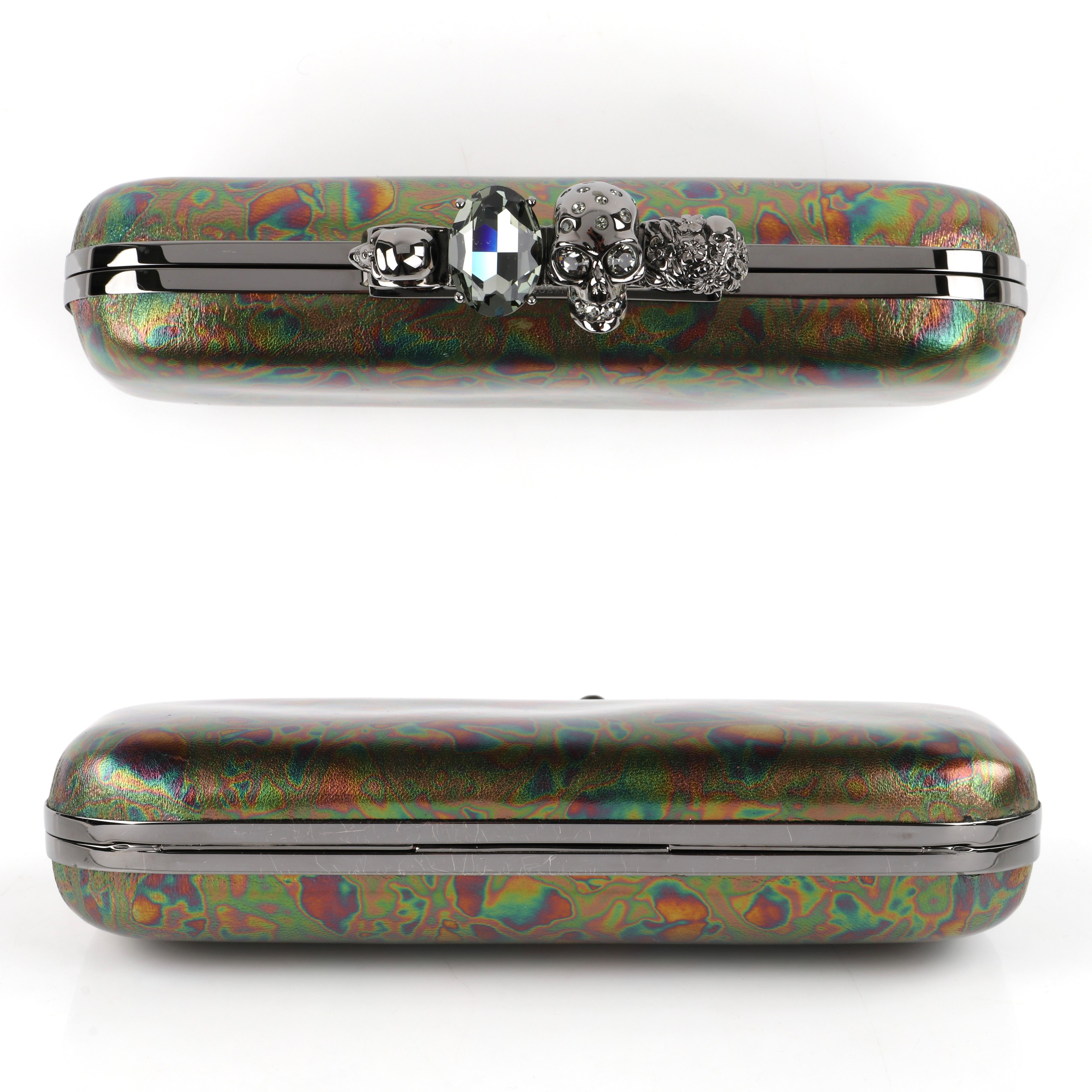 ALEXANDER McQUEEN c.2013 Metallic Oil Slick Leather Knuckle Ring Duster Clutch In Good Condition For Sale In Thiensville, WI