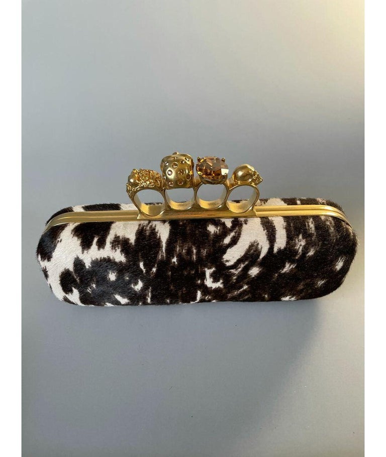 Alexander McQueen


Calfskin clutch bag

 Gold-tone hardware

Made in Italy

  

Pre-owned. Great condition!

100% authentic guarantee 

       PLEASE VISIT OUR STORE FOR MORE GREAT ITEMS

