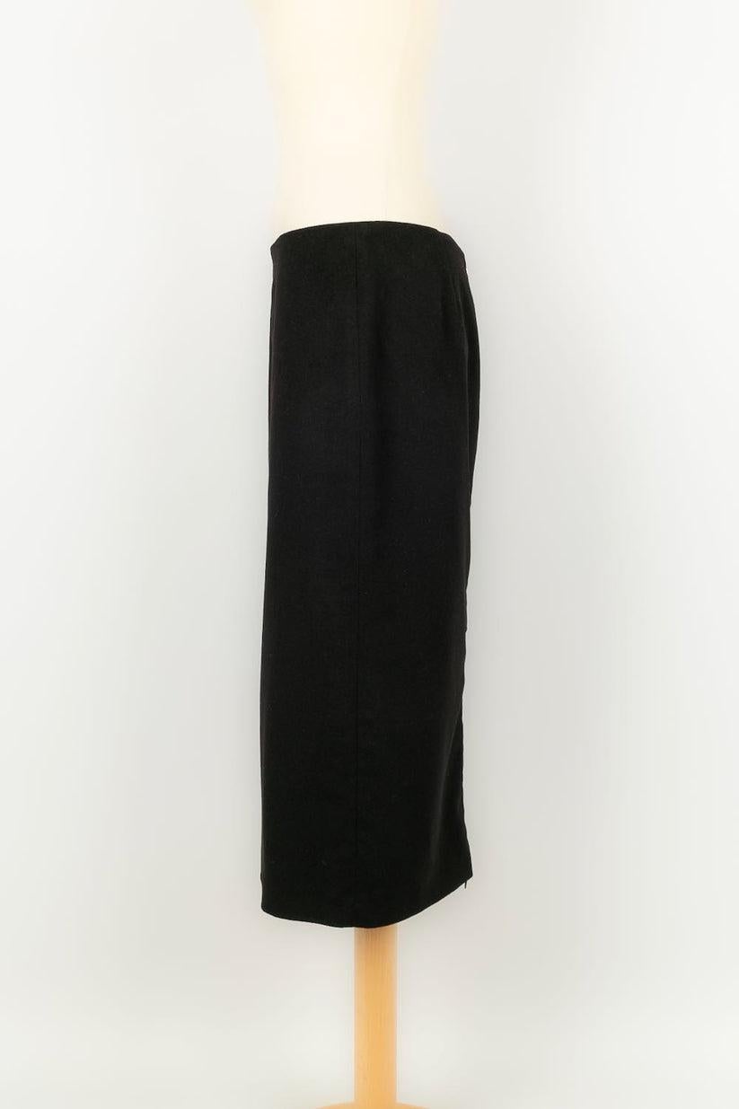 Alexander McQueen - (Made in Italy) Black cashmere skirt. Size 42IT.

Additional information: 
Dimensions: Size: 38 cm, Length: 70 cm
Condition: Very good condition
Seller Ref number: FJ24