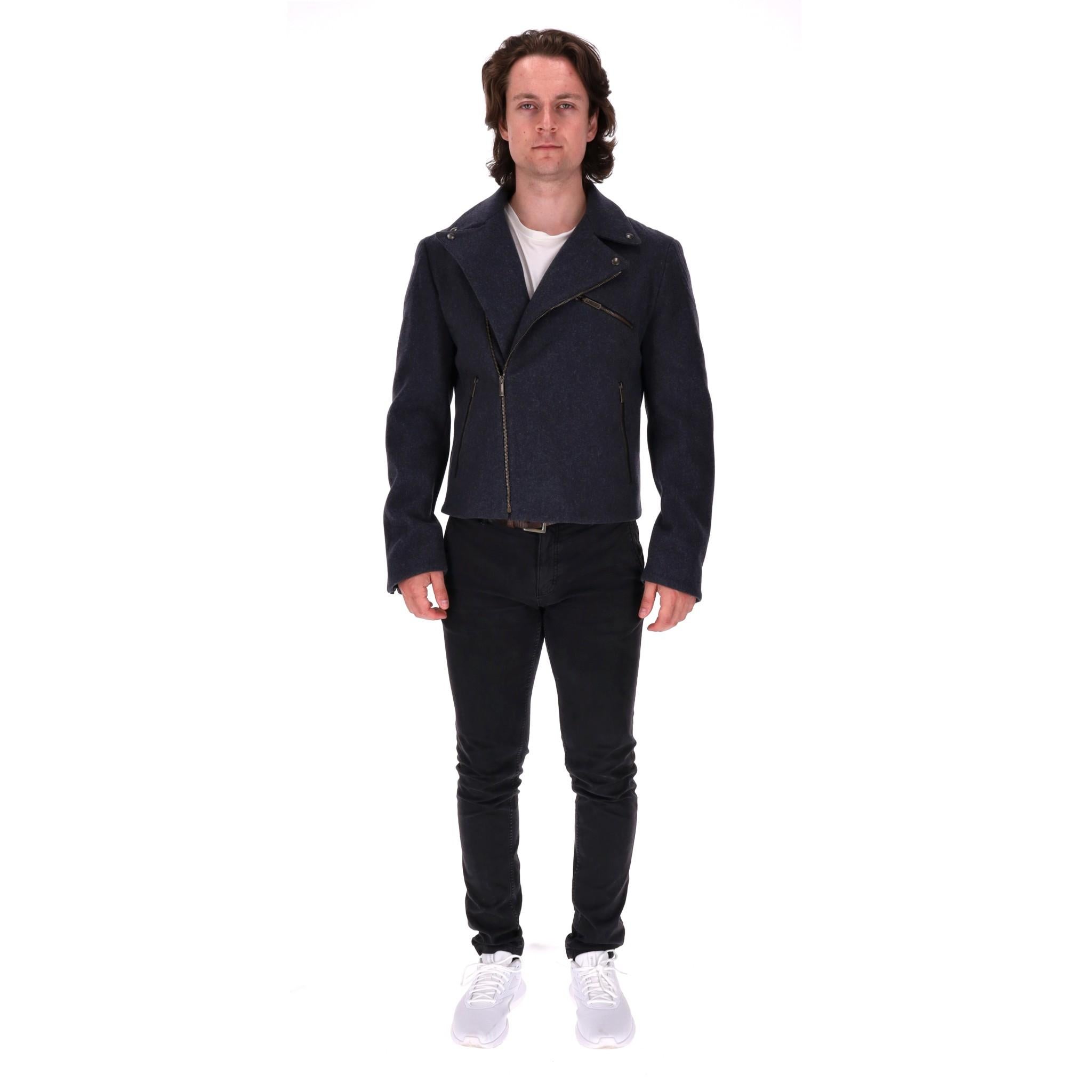 Alexander McQueen Cashmere & Wool Blend Jacket

Dark grey biker style jacket crafted in cashmere and wool.

Featuring zip closure to the side, zipped pockets and lapel collar.

Rrp Approx. £1800

Size – 50IT

Condition – Very Good

Composition – 90%