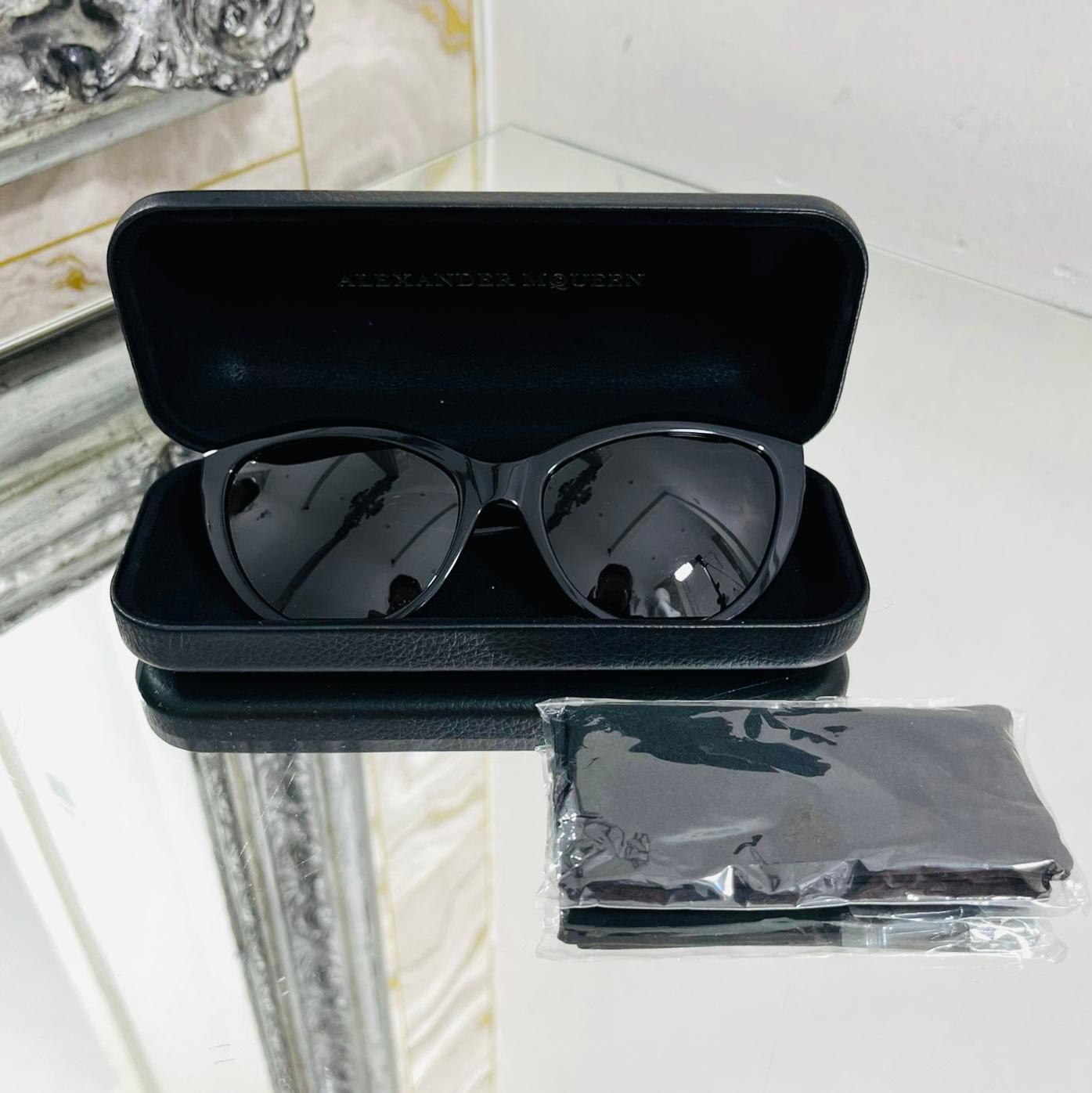 Alexander McQueen Cat Eye Sunglasses

Black sunglasses designed with grey lenses, styled with wide, black arms having 'Alexander McQueen' logo engraved.

Featuring 100% certified UV protective (UVA and UVB rays).

Size – One Size

Condition – Very
