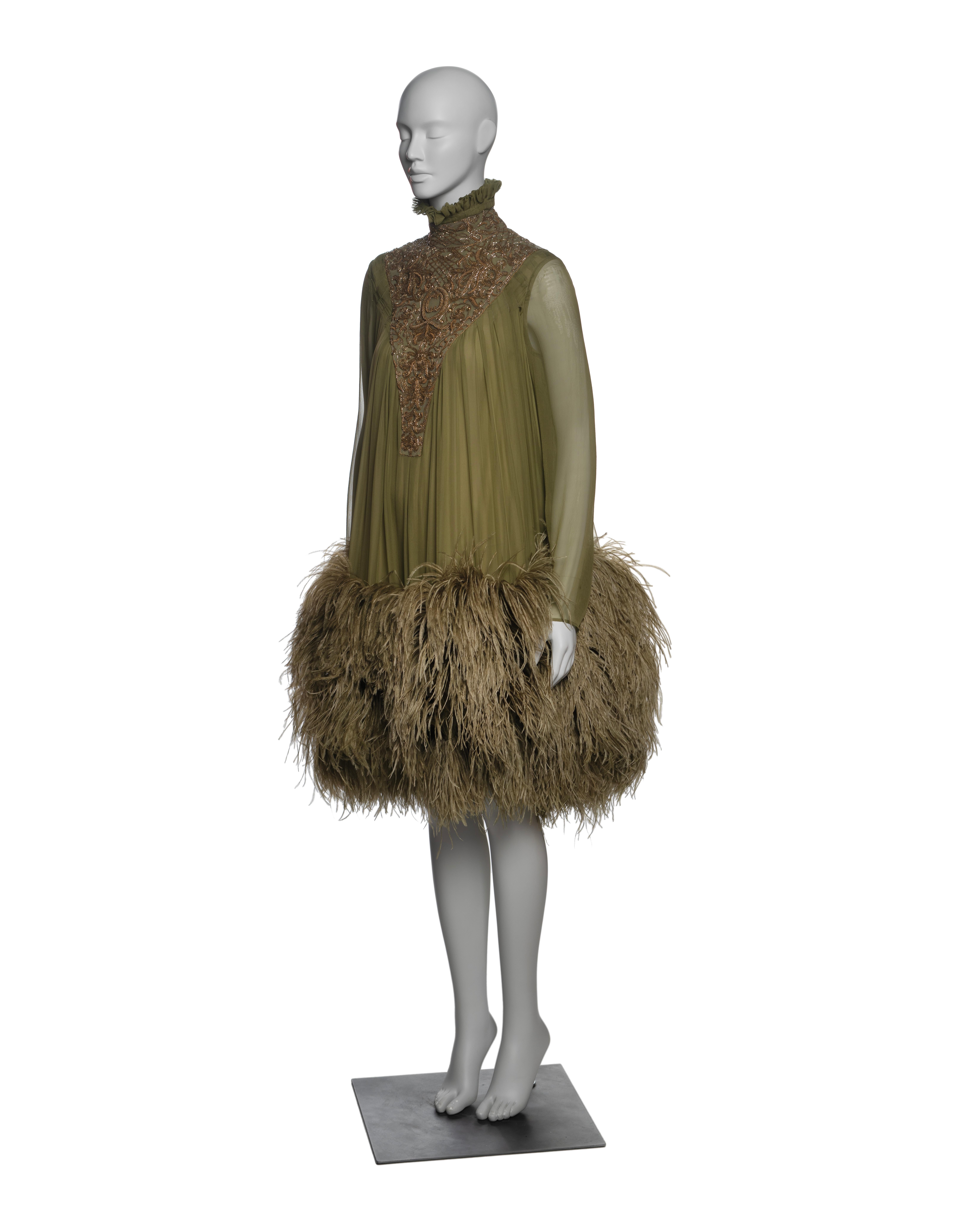 Alexander McQueen Vestido de gasa adornado con plumas de avestruz, FW 2006 en venta 7