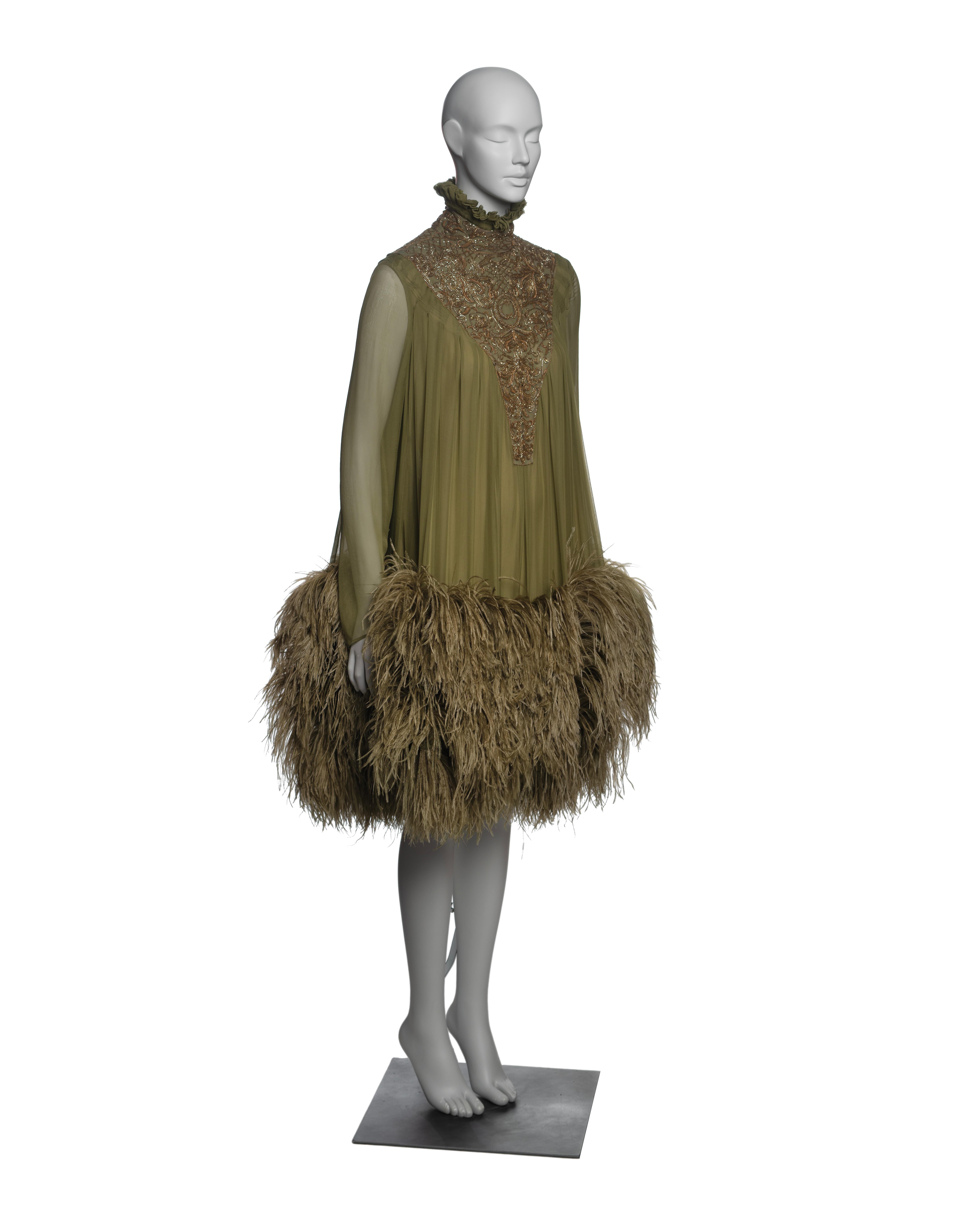 De las mujeres Alexander McQueen Vestido de gasa adornado con plumas de avestruz, FW 2006 en venta