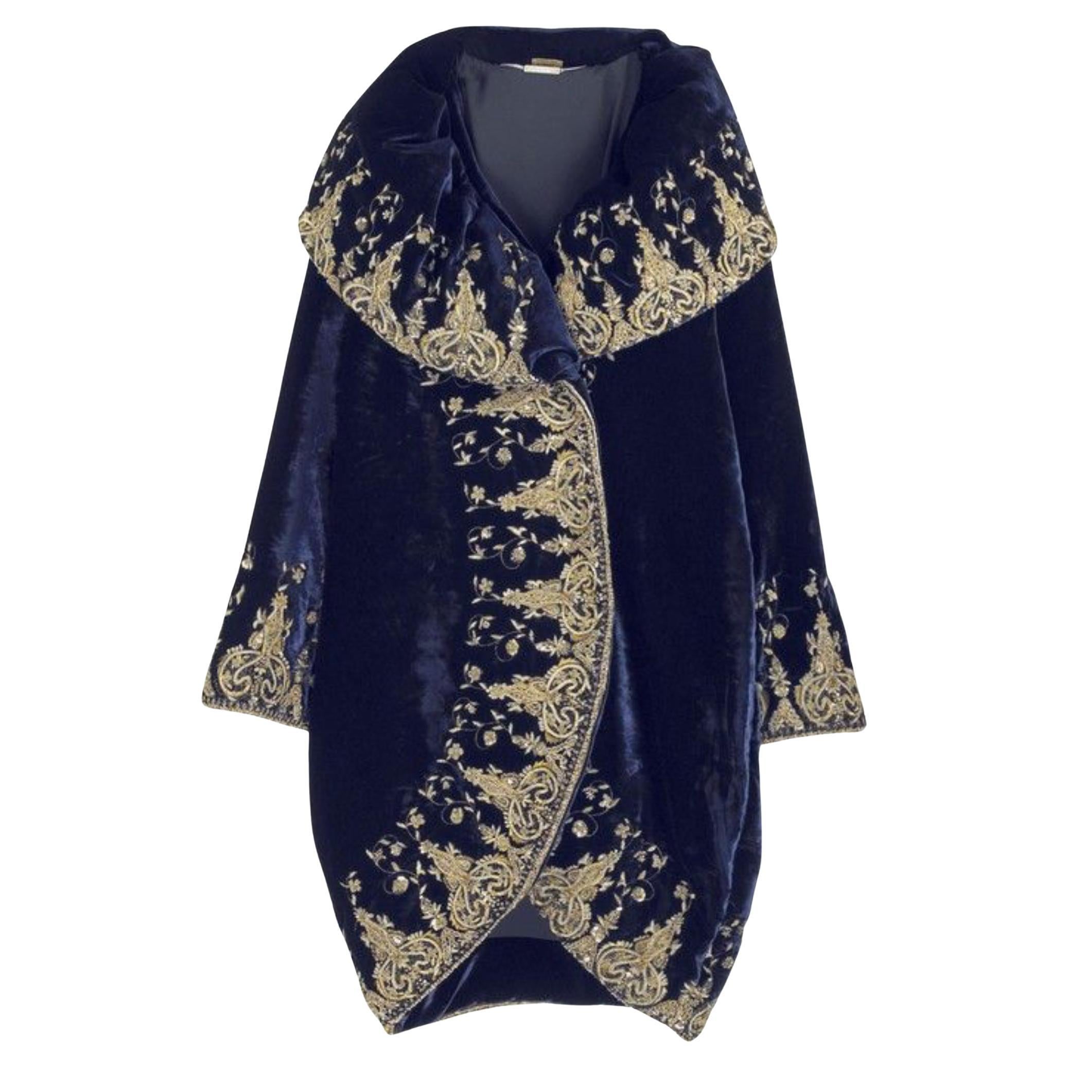 Alexander McQueen Cocoon Mantel Samt Größe 40 im Angebot