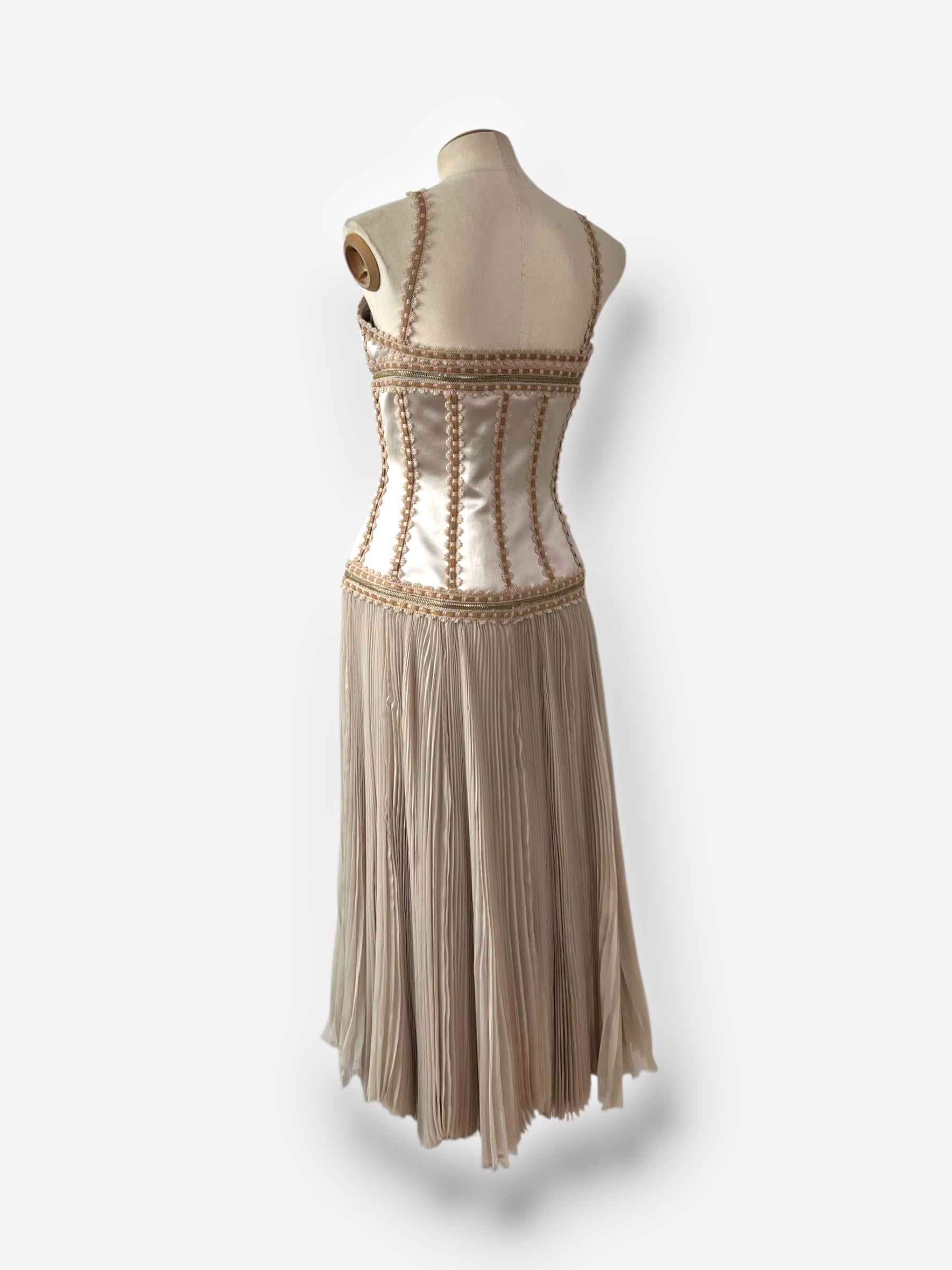 Alexander McQueen - Vestito a bustino con dettaglio lucchetto - Autunno/Inverno 200 in vendita 2