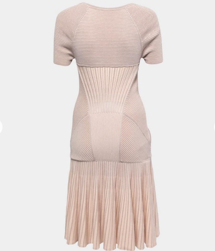Alexander McQueen Corset Pink Pearl Striped Knit Metallic Striped Drop-waist Flare Mini Dress S

Alexander McQueen Dusty Rose Cap Sleeve Cocktail Dress. Very good condition, no flaws.  hug. Sweetheart neckline, with cap sleeves. Light pink with