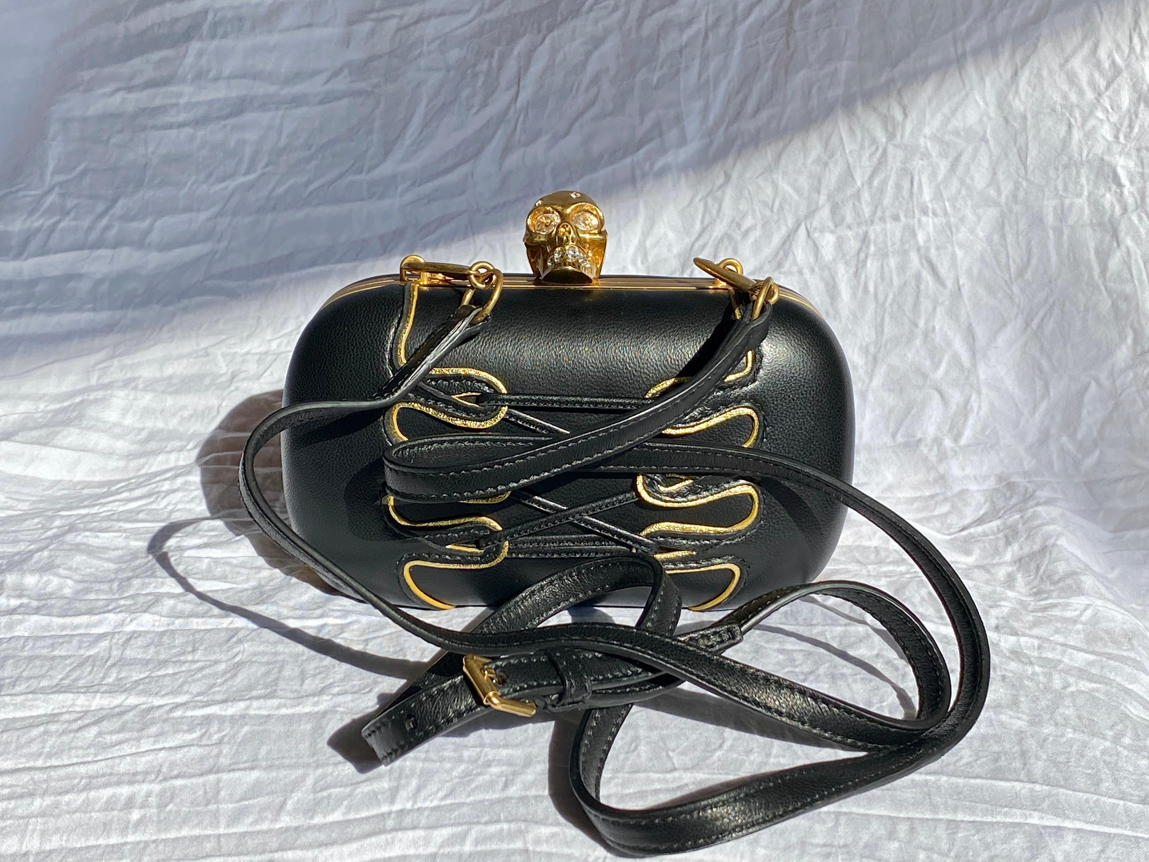 Alexander McQueen Corset Skull Box Clutch with strap In Good Condition For Sale In Annapolis, MD