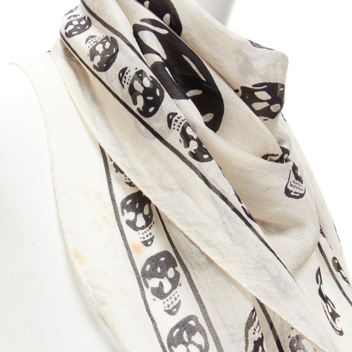 ALEXANDER MCQUEEN cream black skull print logo 100% silk scarf For Sale 2