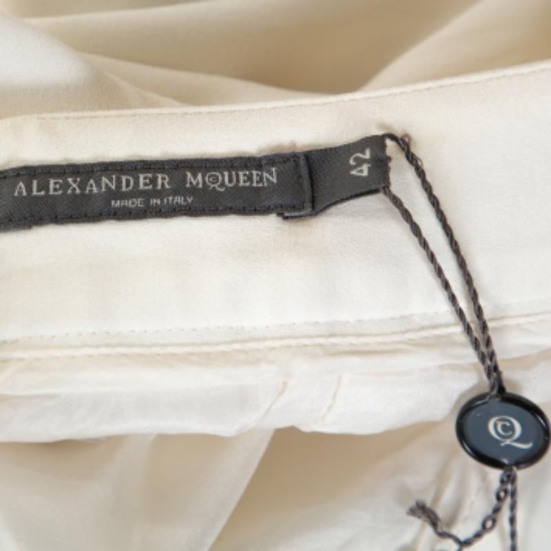 Alexander McQueen Cremefarbene Crepe-Hose mit geradem Bein und geradem Bein M im Angebot 1