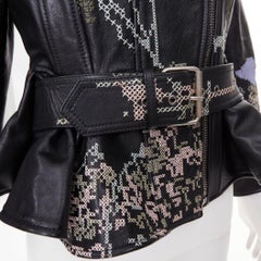 ALEXANDER MCQUEEN Giacca moto in pelle con ricamo a punto croce e peplo floreale IT40 S