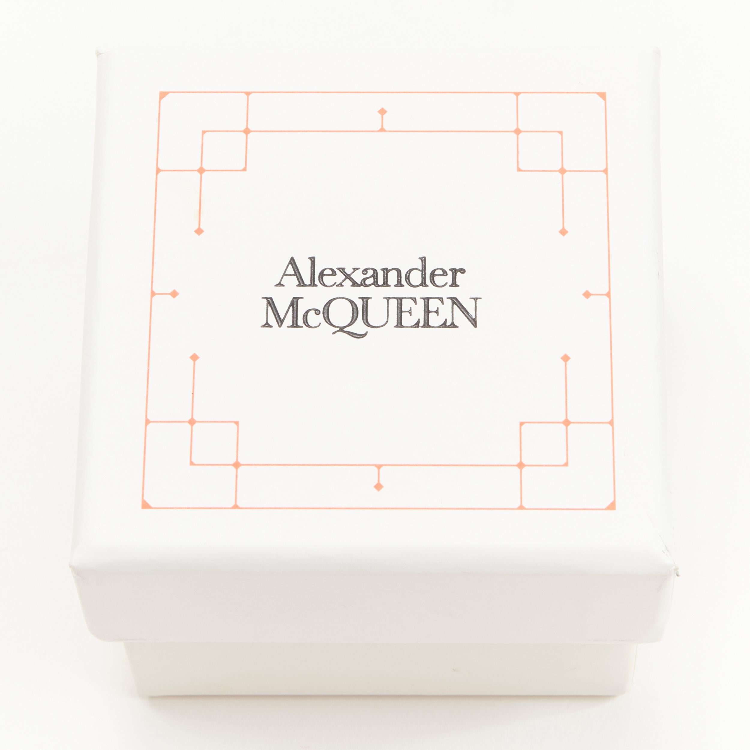 ALEXANDER MCQUEEN Doppelring mit Kristallverzierung und doppeltem Schädel in Goldtönen 6,5 im Angebot 6