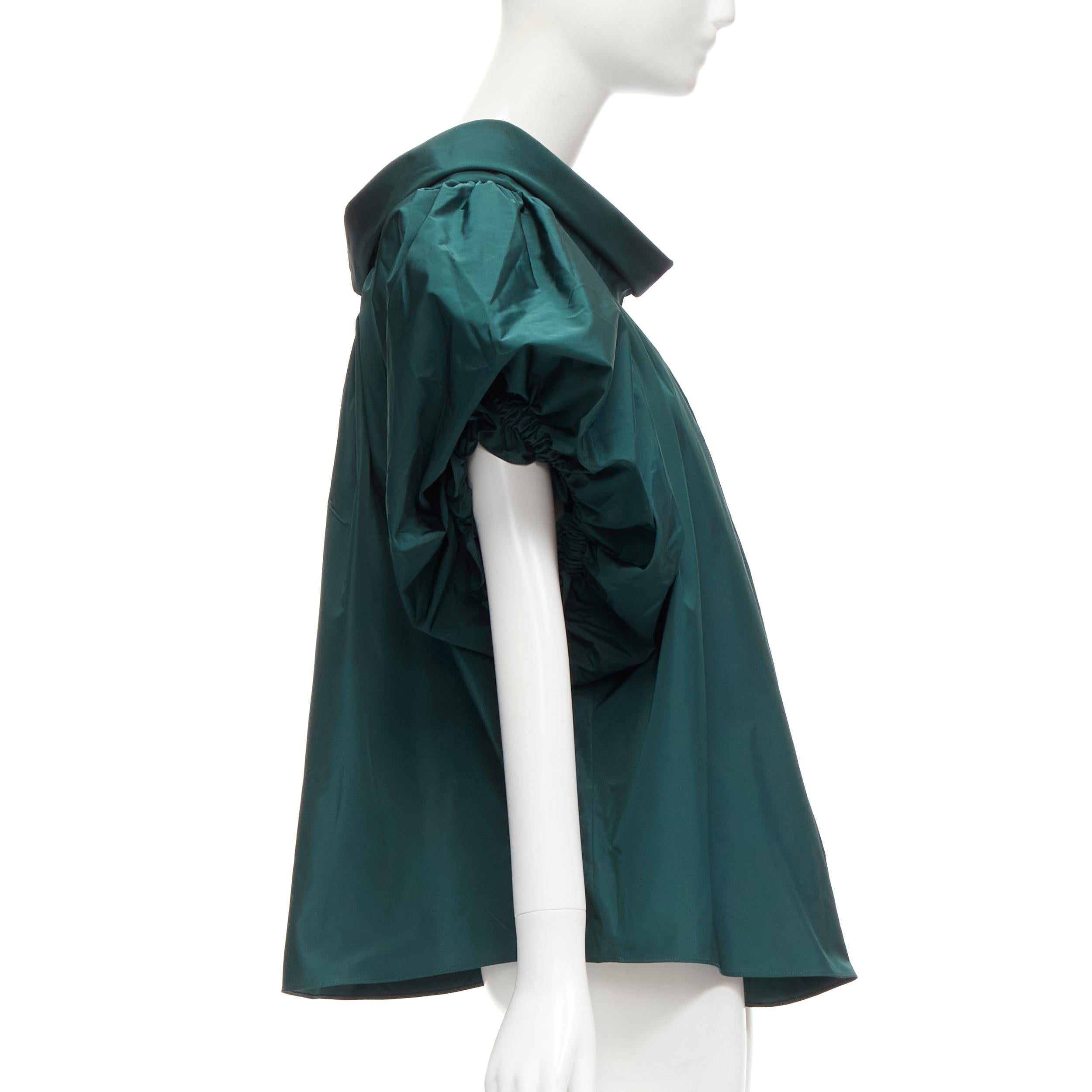 Verde ALEXANDER McQueen top verde scuro con maniche a sbuffo e collo alto IT38 XS in vendita