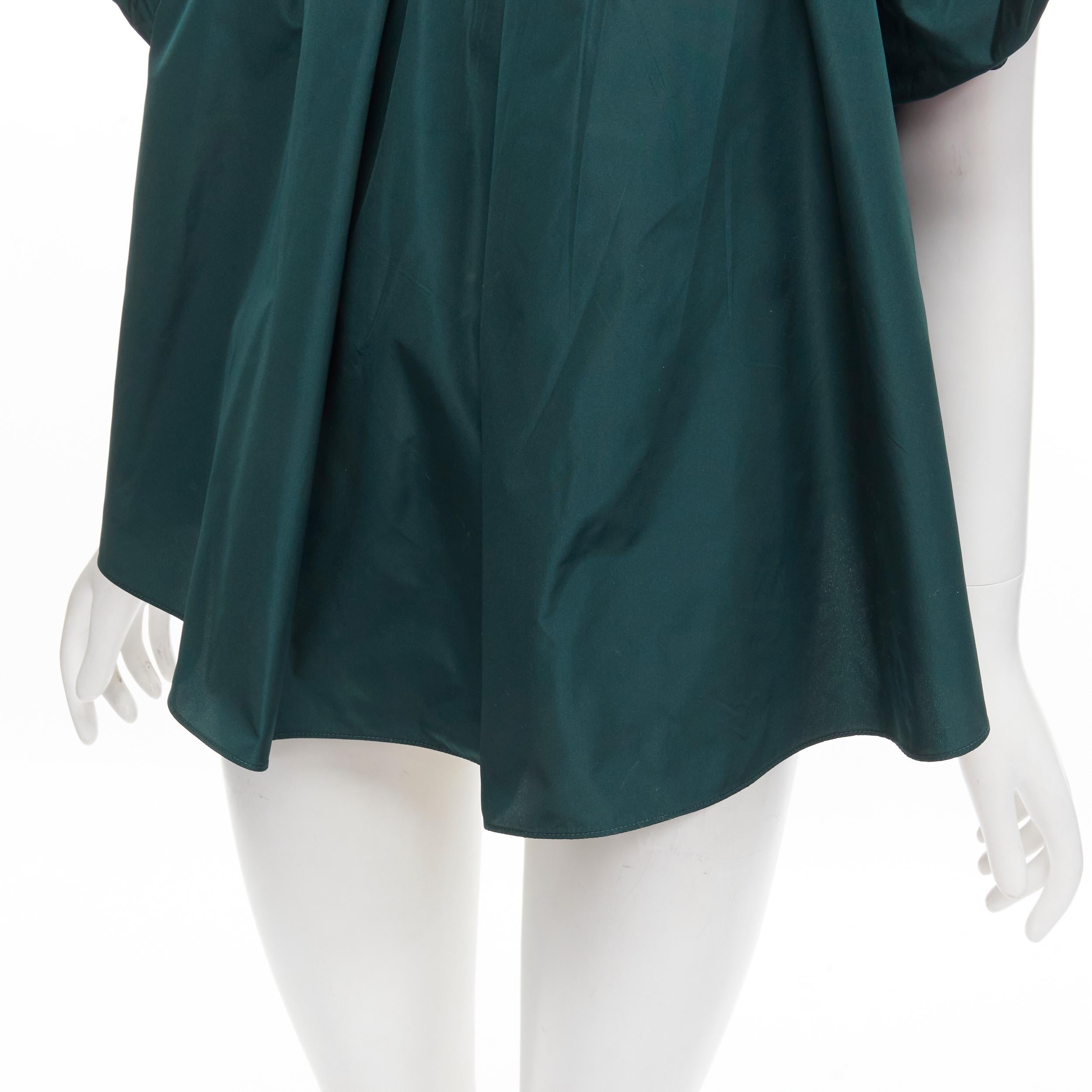 ALEXANDER McQueen top verde scuro con maniche a sbuffo e collo alto IT38 XS in vendita 2