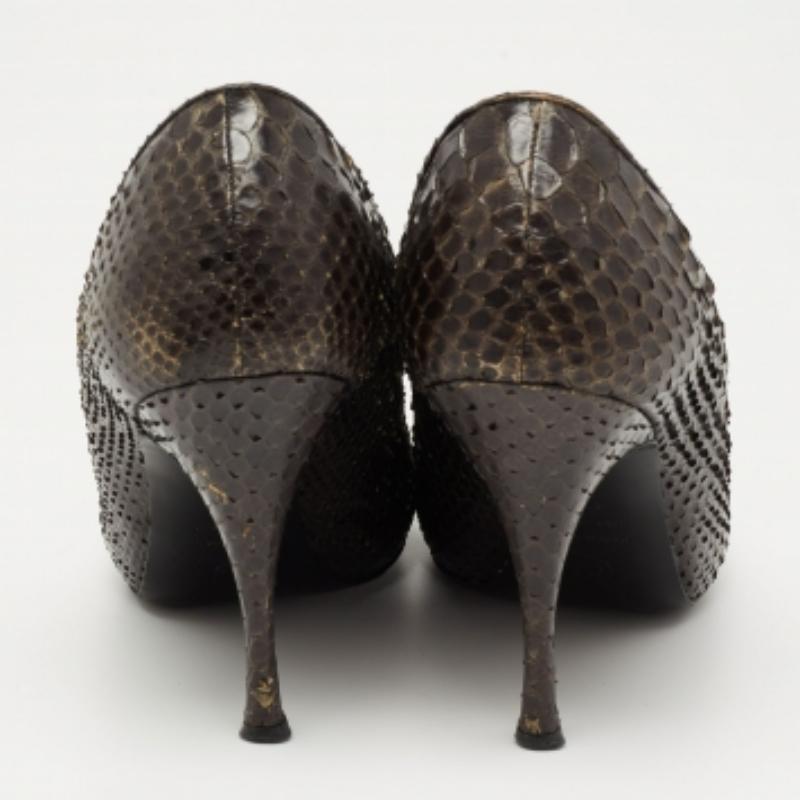 De las mujeres Bombas de punta redonda de piel de pitón verde oscuro Alexander McQueen Talla 37.5 en venta
