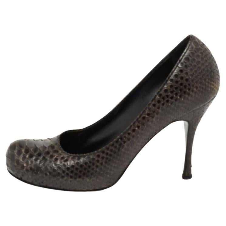 Bombas de punta redonda de piel de pitón verde oscuro Alexander McQueen Talla 37.5