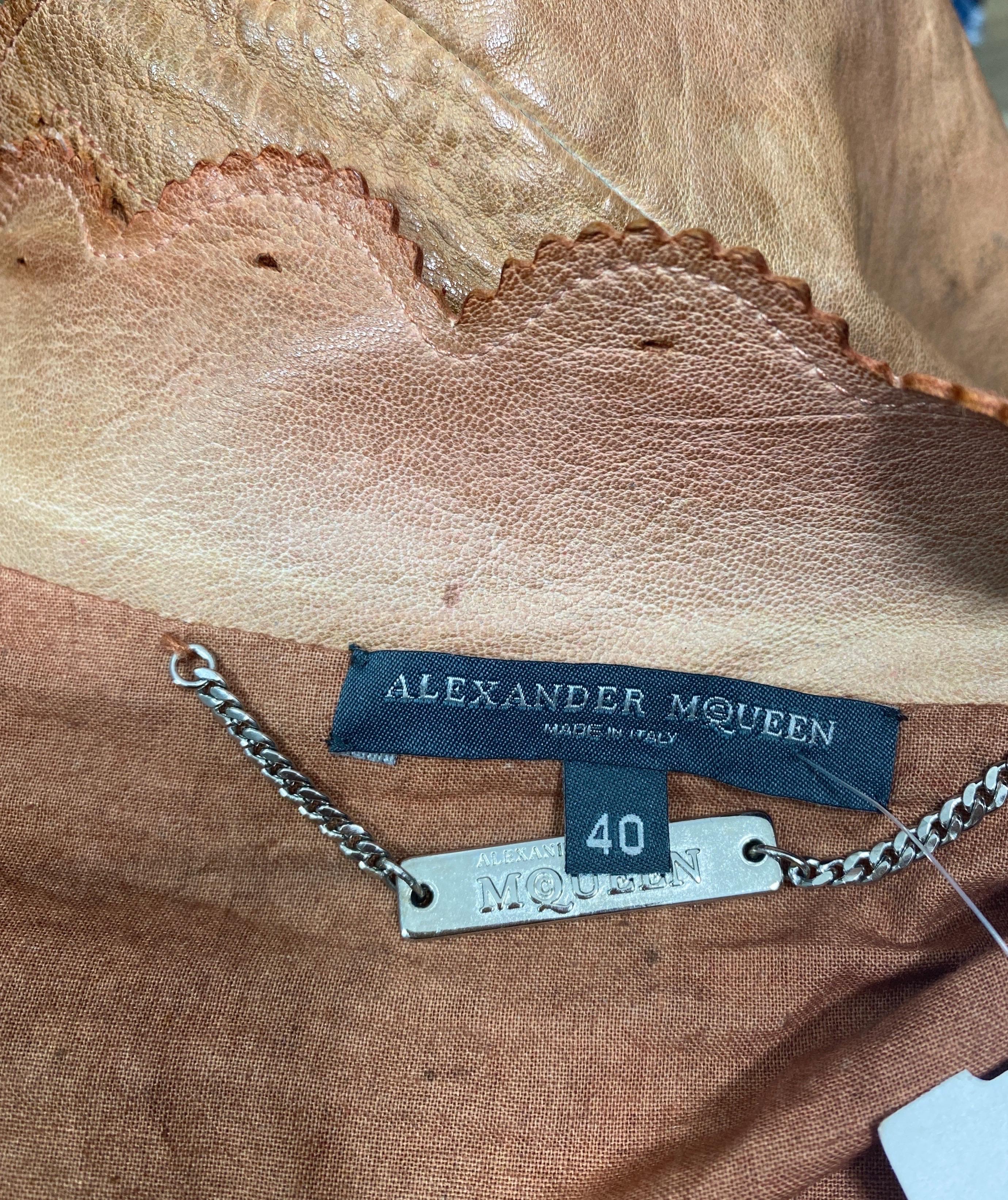 Alexander McQueen Dunkle Nude Distressed Lederjacke-Größe 40 im Angebot 7
