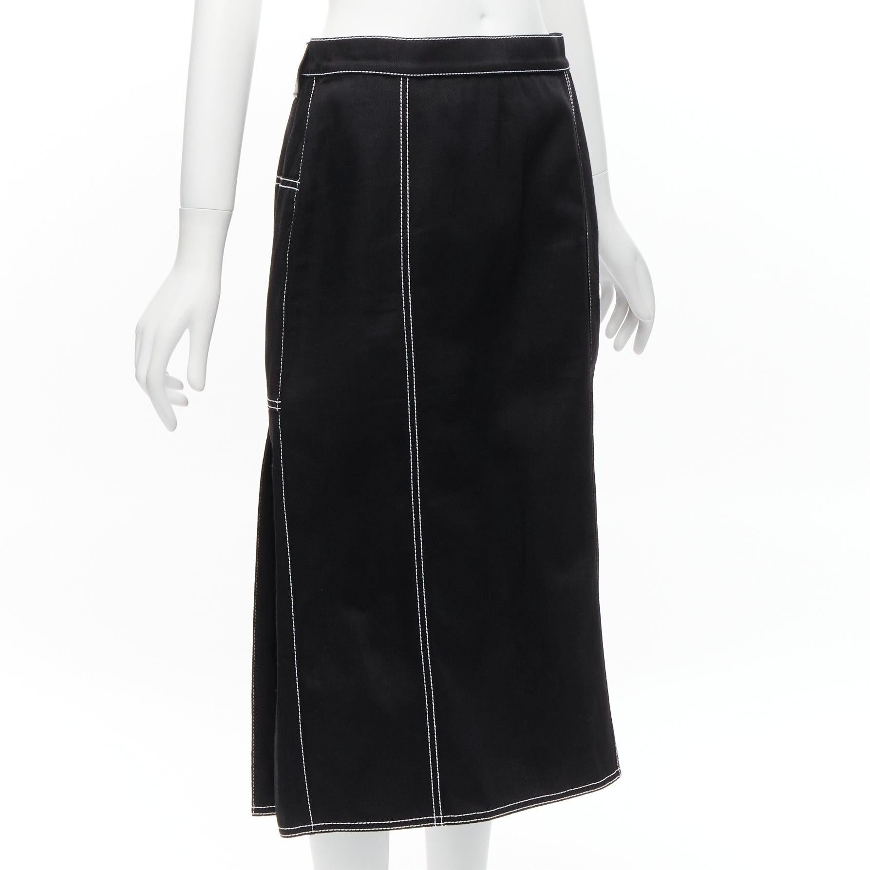ALEXANDER MCQUEEN denim back pleat white topstitch leather tag skirt IT44 L In Excellent Condition For Sale In Hong Kong, NT