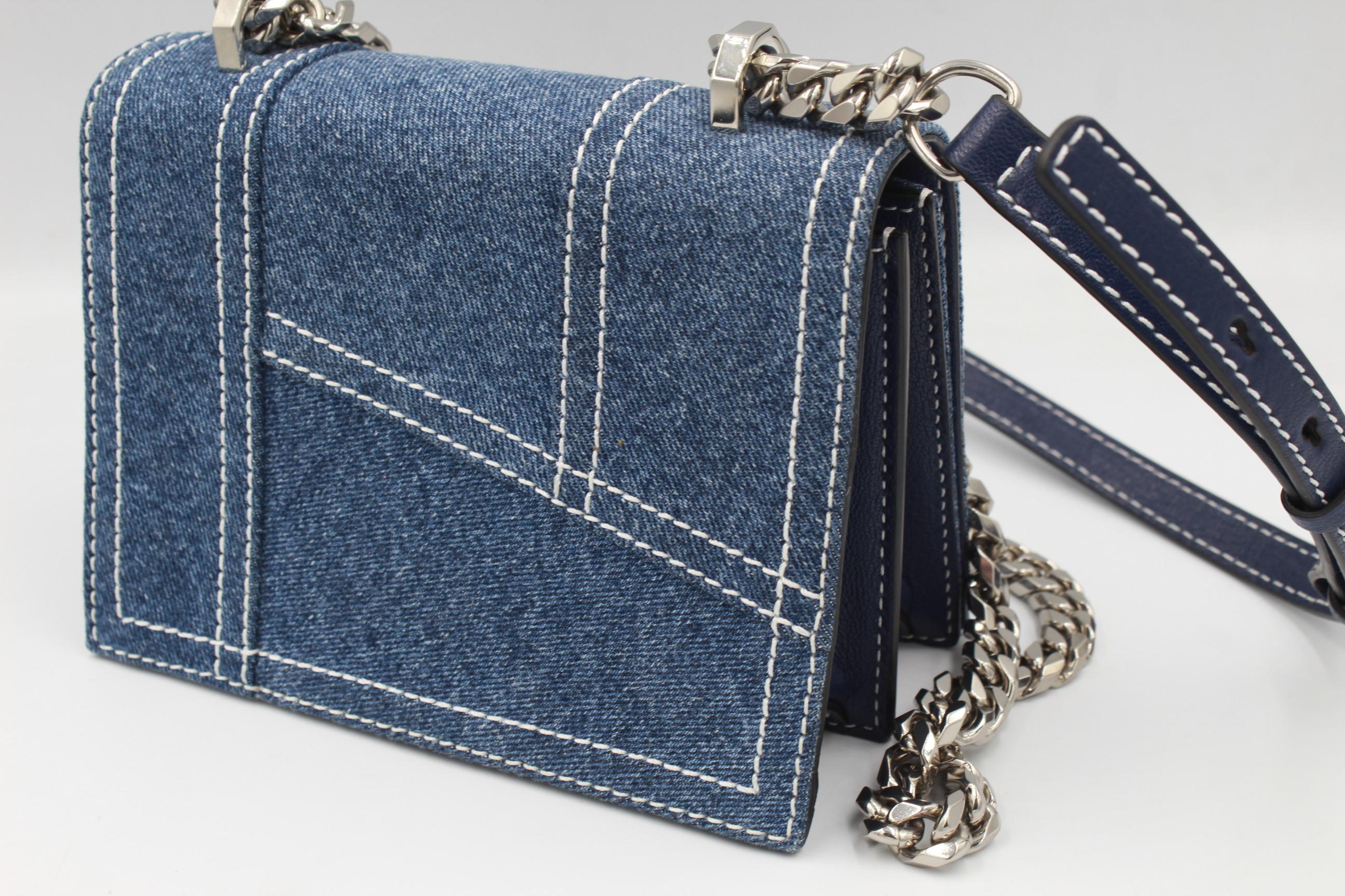 Alexander McQueen denim handbag with american point.
Can be wear crossbody 
Good condition. 
13cm x 18cm x 9cm