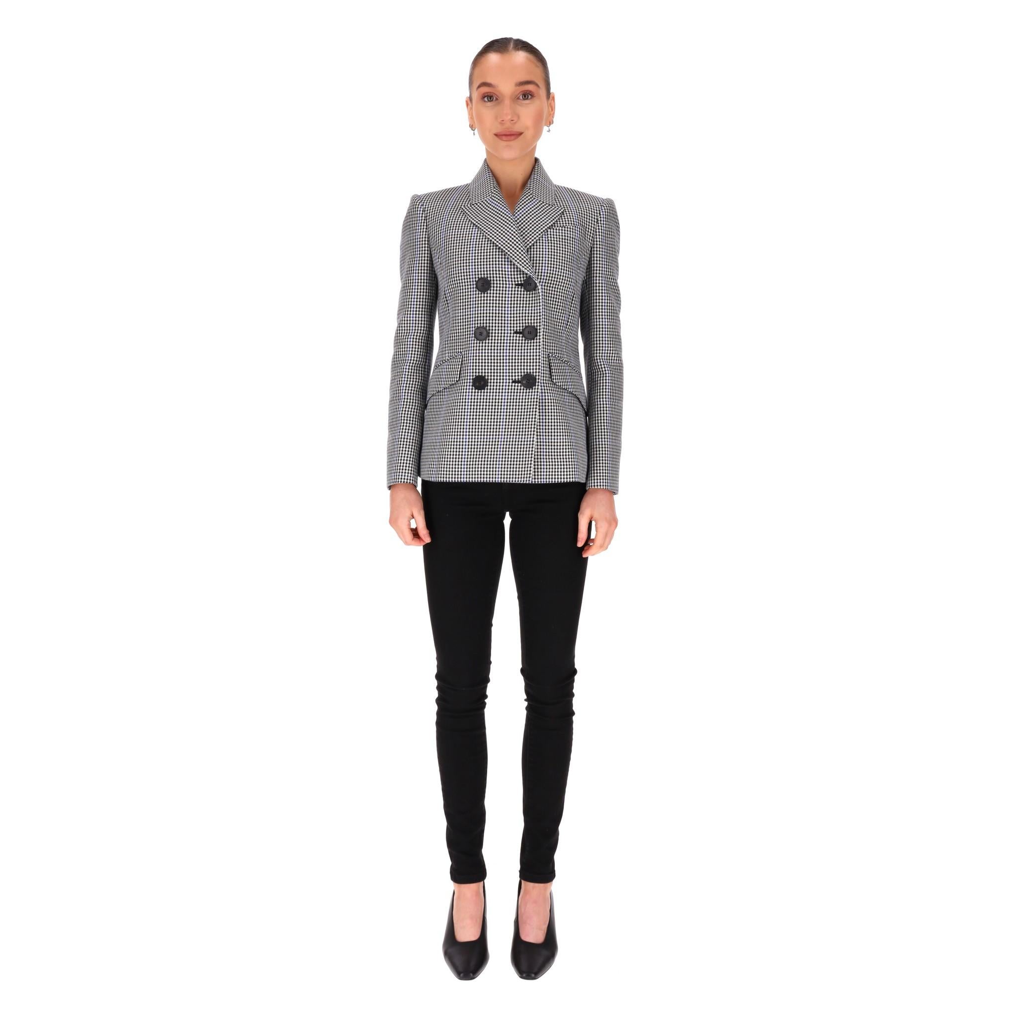 Alexander McQueen Double-Breasted Houndstooth Jacket

Cotton blend blazer designed in black, white and blue houndstooth pattern 

Double-breasted design with black, branded buttons and flap pockets to the side.

Rrp Approx. £1,600

Size –