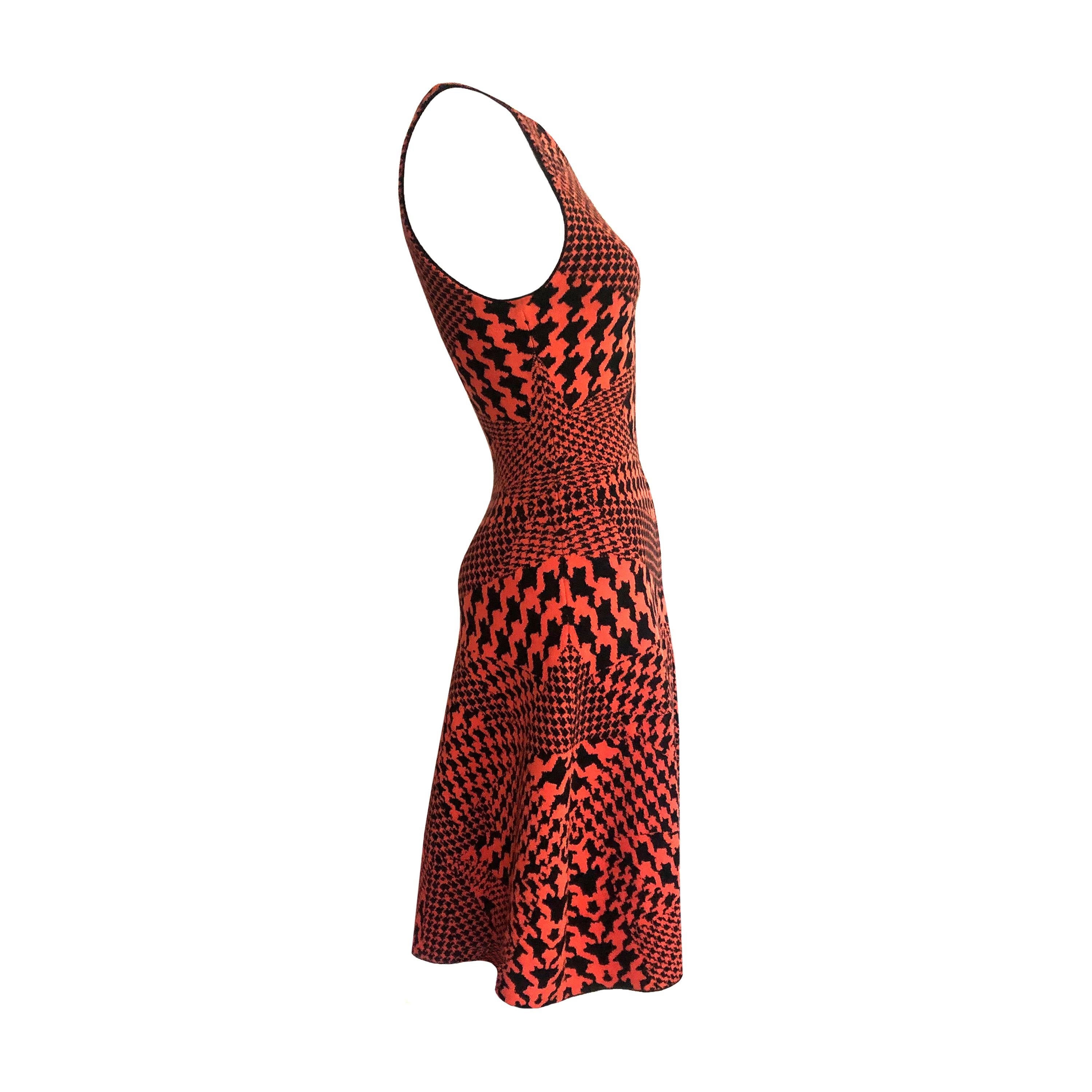 Alexander McQueen Dress - Multi Dogtooth Knit - Burnt Orange + Black In Excellent Condition For Sale In KENT, GB