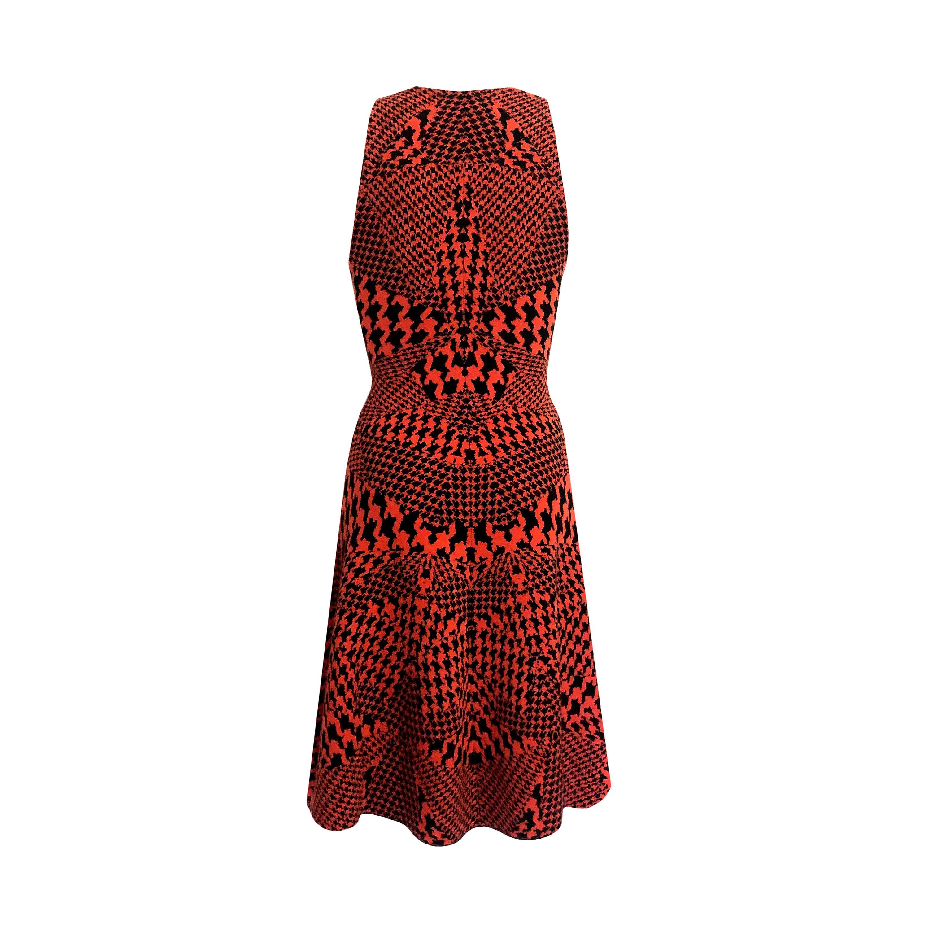 Alexander McQueen Dress - Multi Dogtooth Knit - Burnt Orange + Black For Sale 1